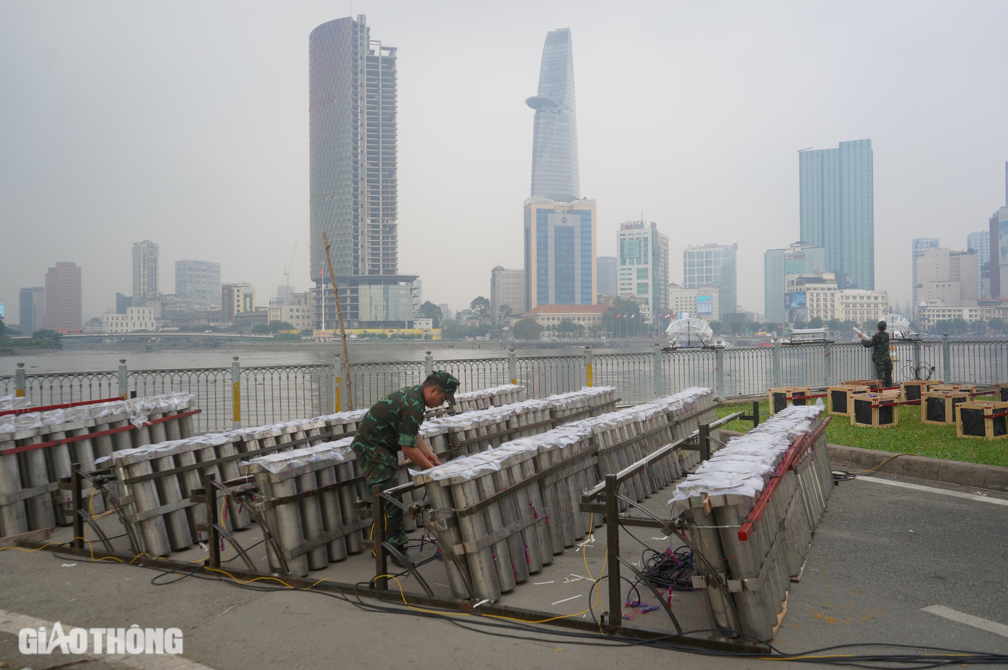 Trận địa pháo hoa của TP.HCM sẵn sàng khai hỏa chào đón năm mới 2025- Ảnh 3.