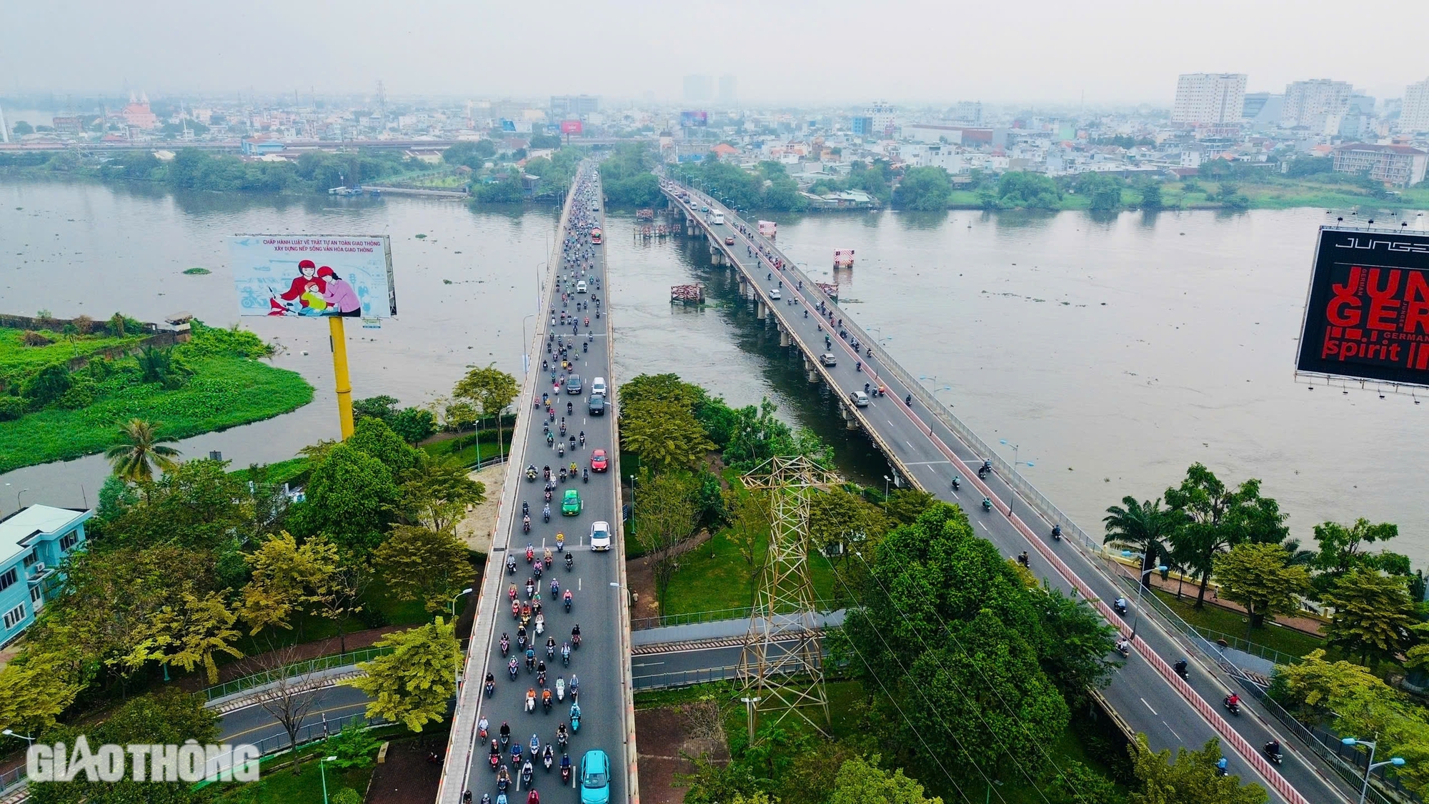 TP.HCM: Bắt đầu nâng tĩnh không cầu Bình Triệu 1 và Bình Phước 1 lên mức 7m- Ảnh 5. TP.HCM: Bắt đầu nâng tĩnh không cầu Bình Triệu 1 và Bình Phước 1 lên mức 7m- Ảnh 5.