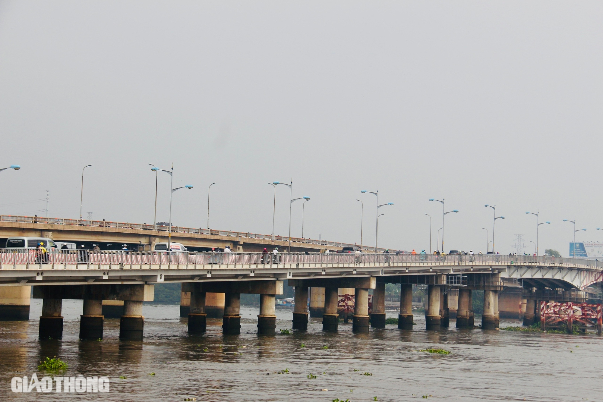 TP.HCM: Bắt đầu nâng tĩnh không cầu Bình Triệu 1 và Bình Phước 1 lên mức 7m- Ảnh 3. TP.HCM: Bắt đầu nâng tĩnh không cầu Bình Triệu 1 và Bình Phước 1 lên mức 7m- Ảnh 3.