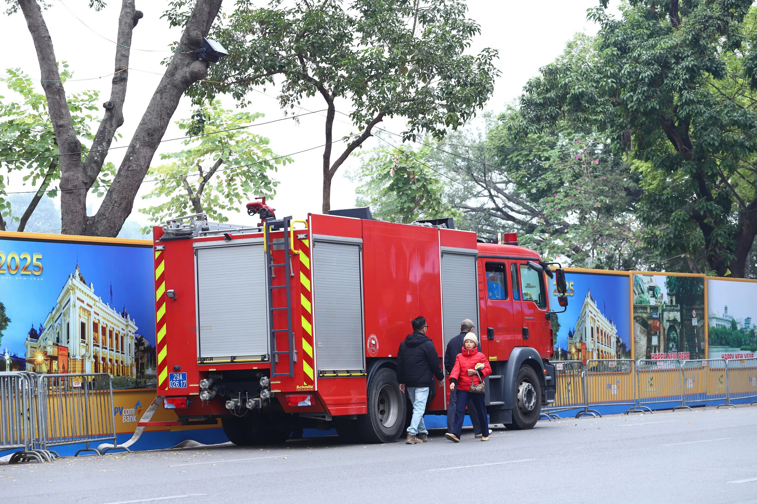 Trận địa pháo hoa bên hồ Gươm sẵn sàng khai hoả chào năm mới- Ảnh 10.