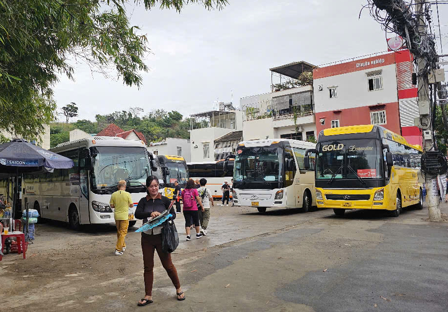 Xe khách trên 29 chỗ không được vào trung tâm Nha Trang giờ cao điểm- Ảnh 2.