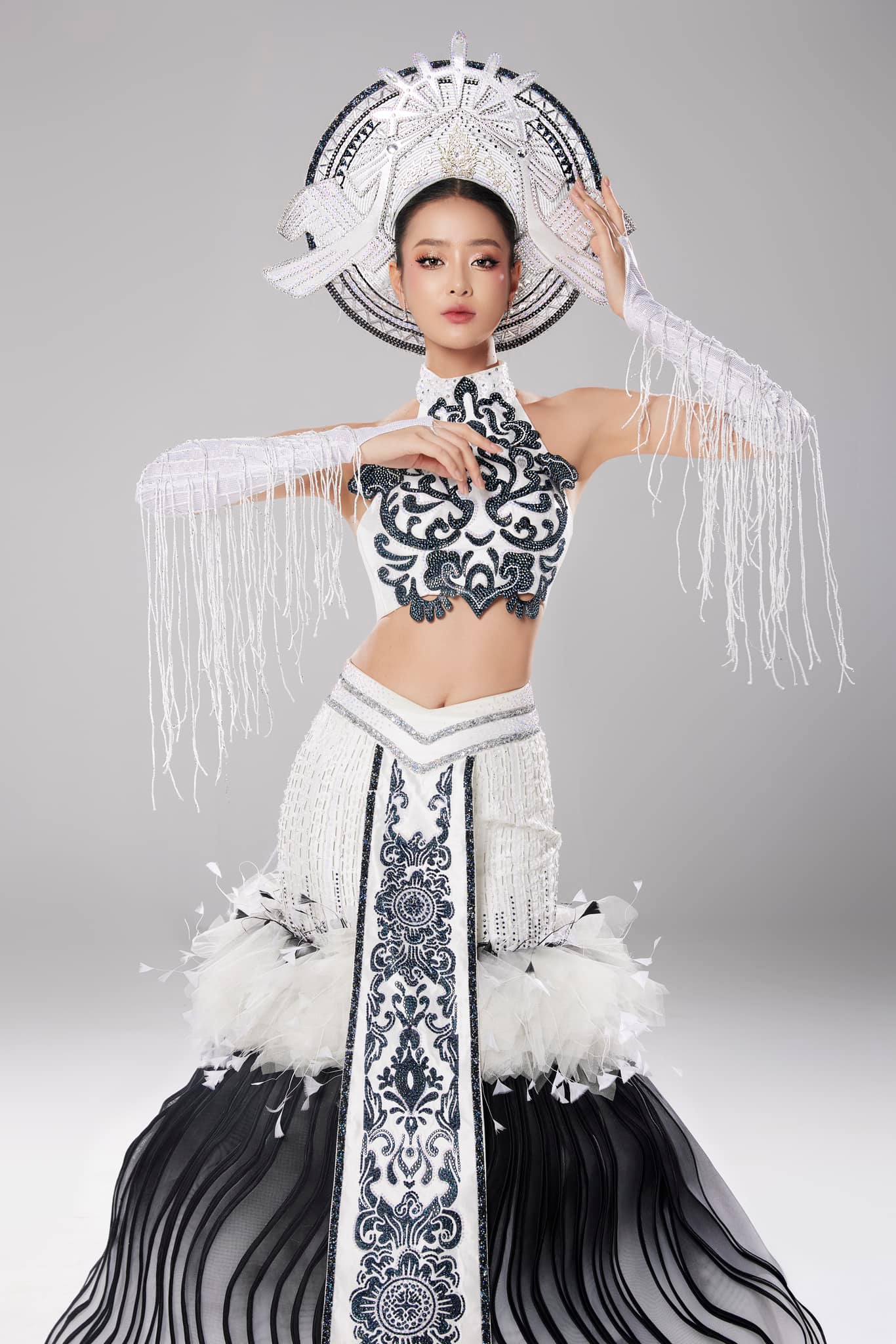 Á hậu Bùi Khánh Linh trình diễn “Thiên Hạc” tại National Costume Miss Intercontinental 202- Ảnh 3.