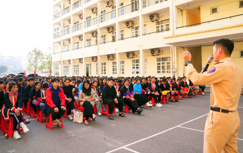 Giật mình "quái xế tuổi teen" náo loạn đường phố, vô cớ đánh người ở Quảng Ninh- Ảnh 4.