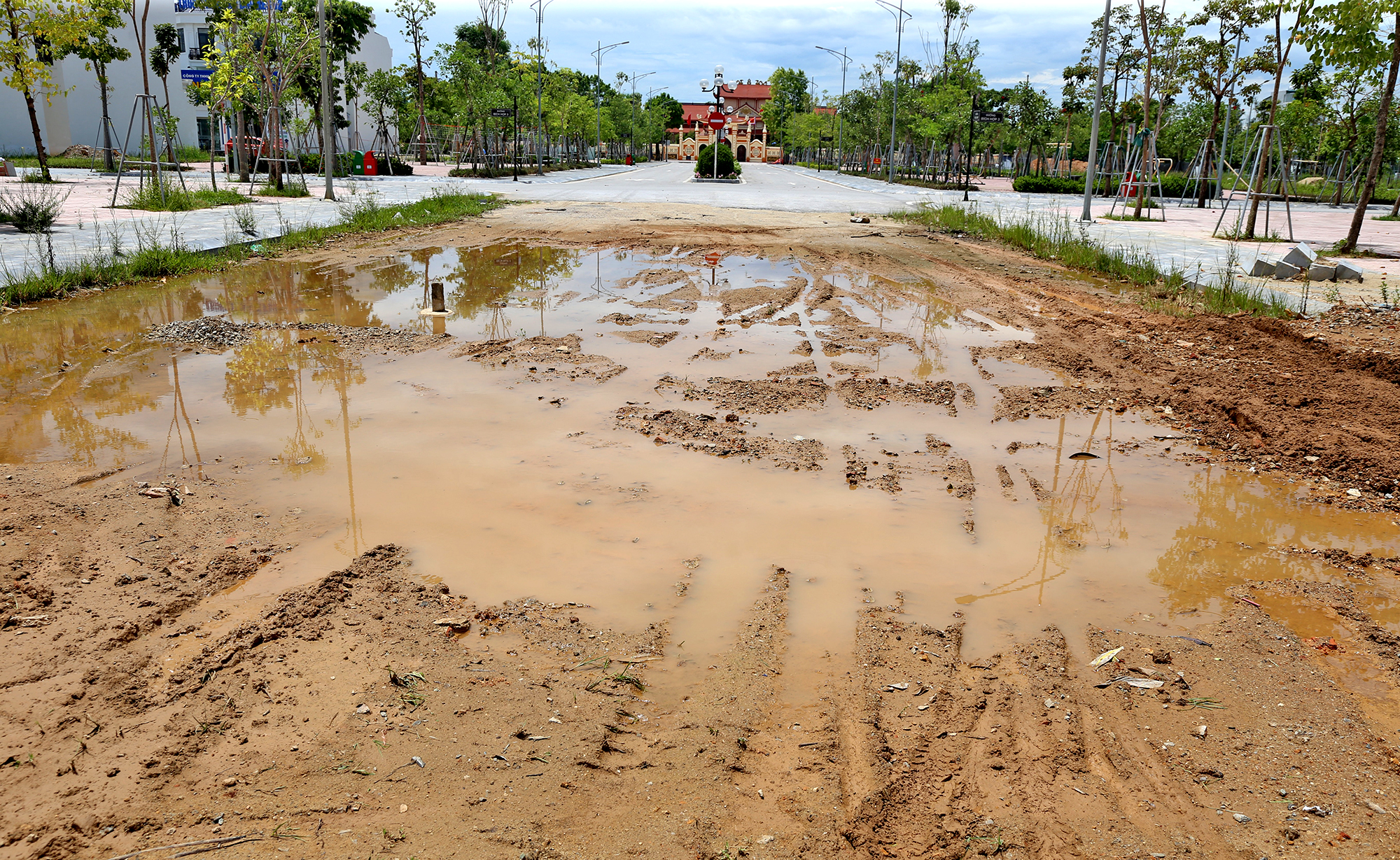 Huyện Diễn Châu (Nghệ An): Lúng túng xử lý công trình chắn đường vào nghĩa trang- Ảnh 2.