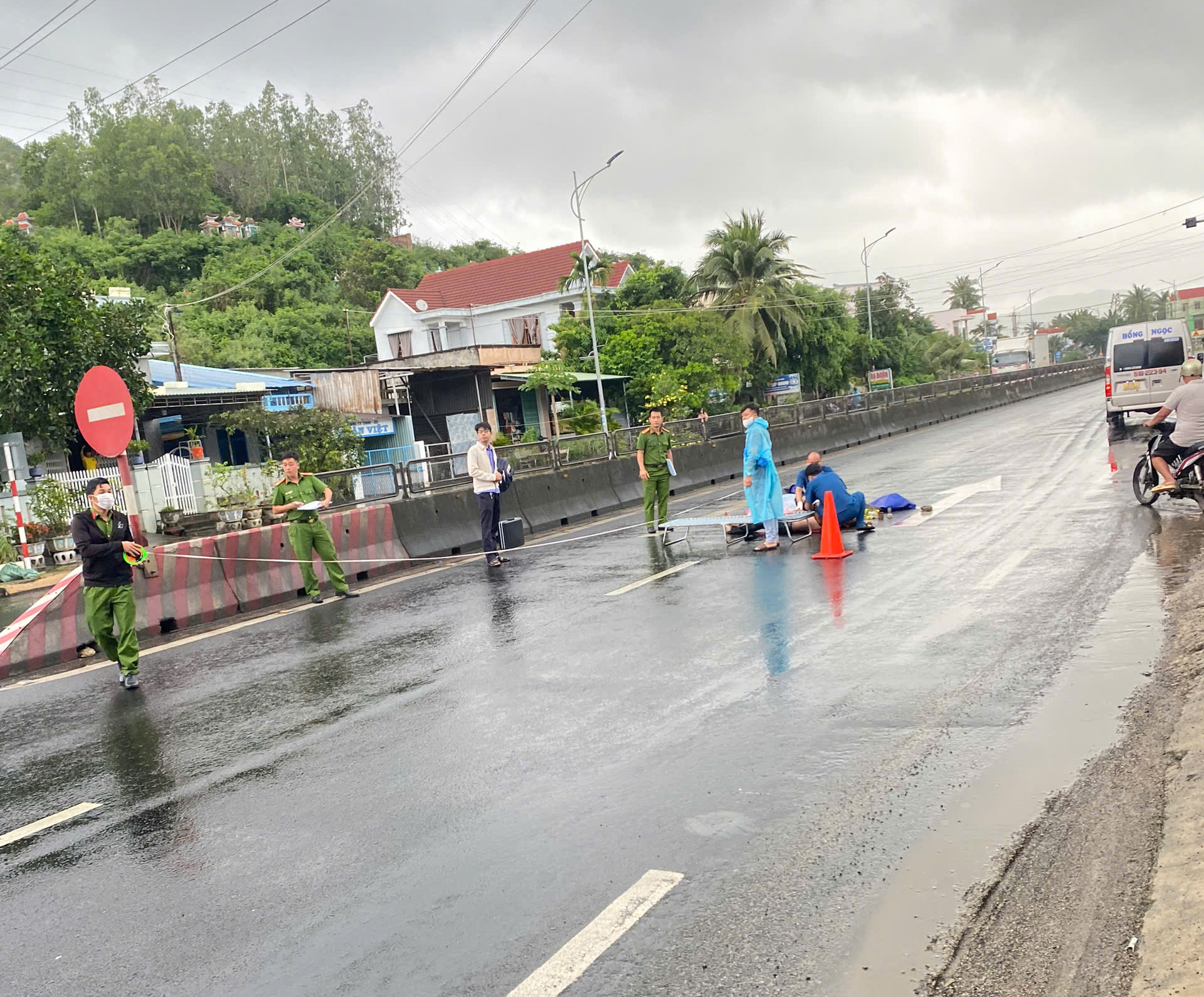 Xác định được tài xế liên quan vụ tai nạn khiến một người tử vong trên QL1 ở Phú Yên- Ảnh 1.