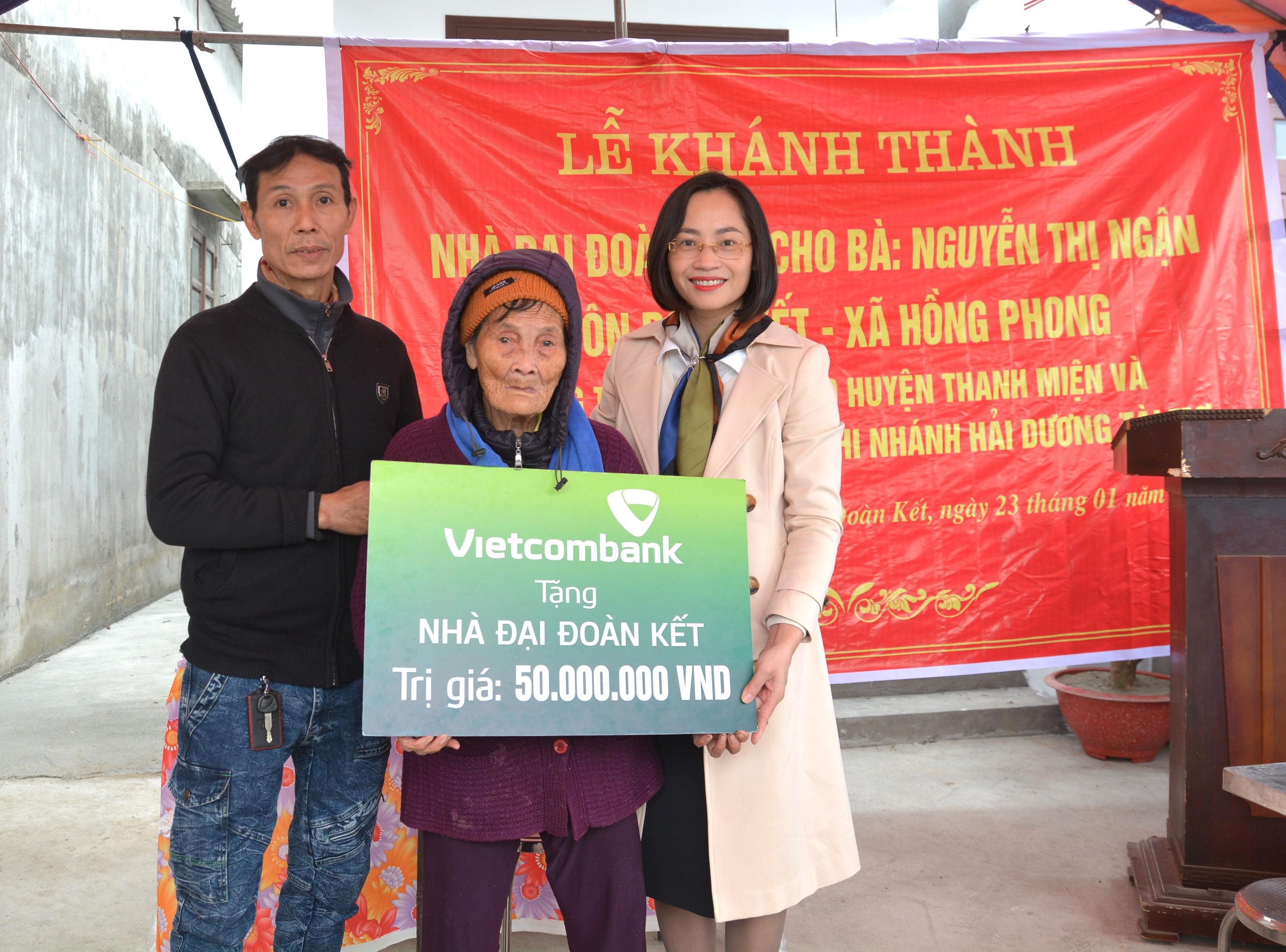 Vietcombank khánh thành nhiều ngôi nhà tặng người nghèo an cư đón Tết- Ảnh 1.