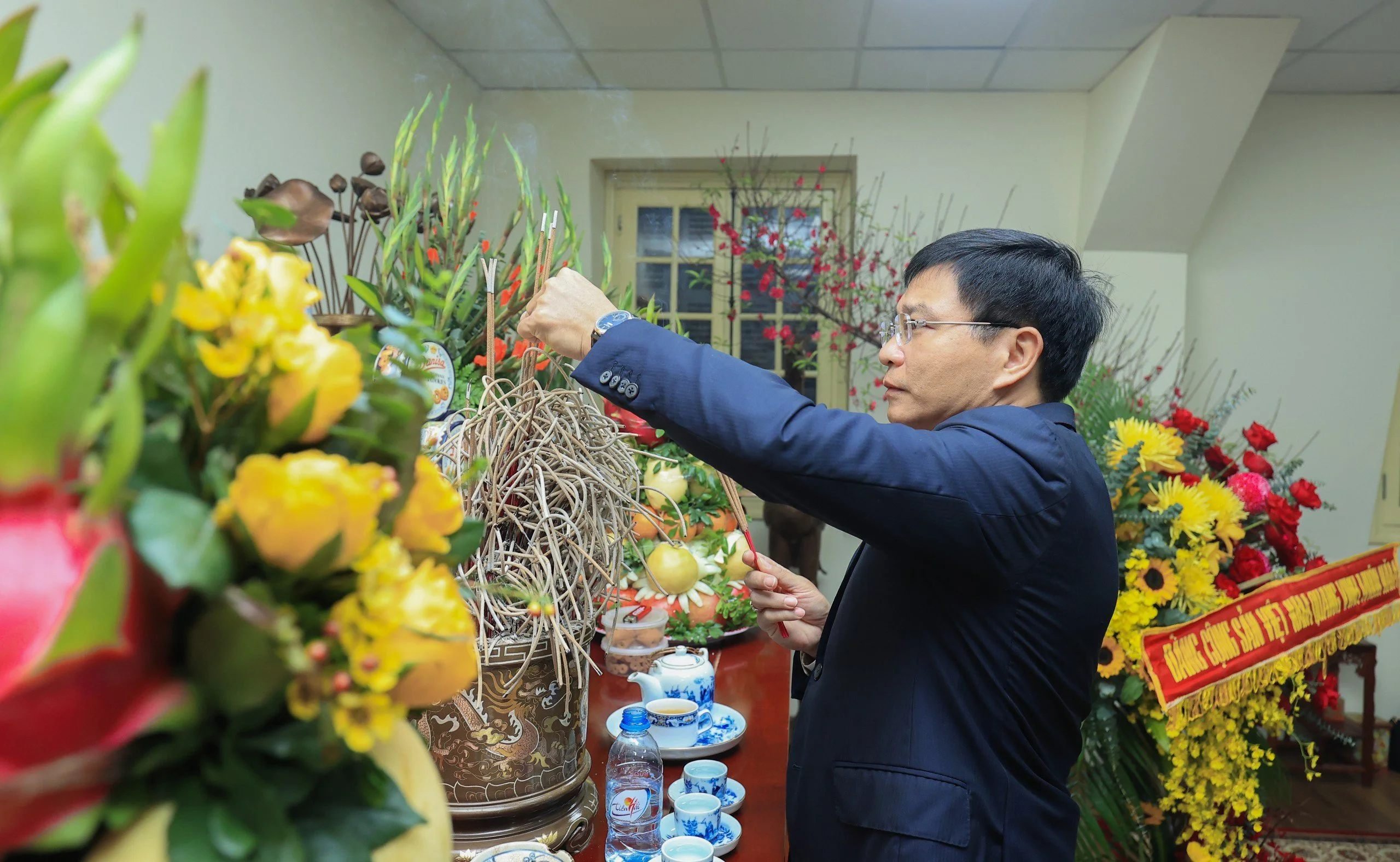Lãnh đạo Bộ GTVT dâng hương Chủ tịch Hồ Chí Minh nhân ngày thành lập Đảng- Ảnh 3.