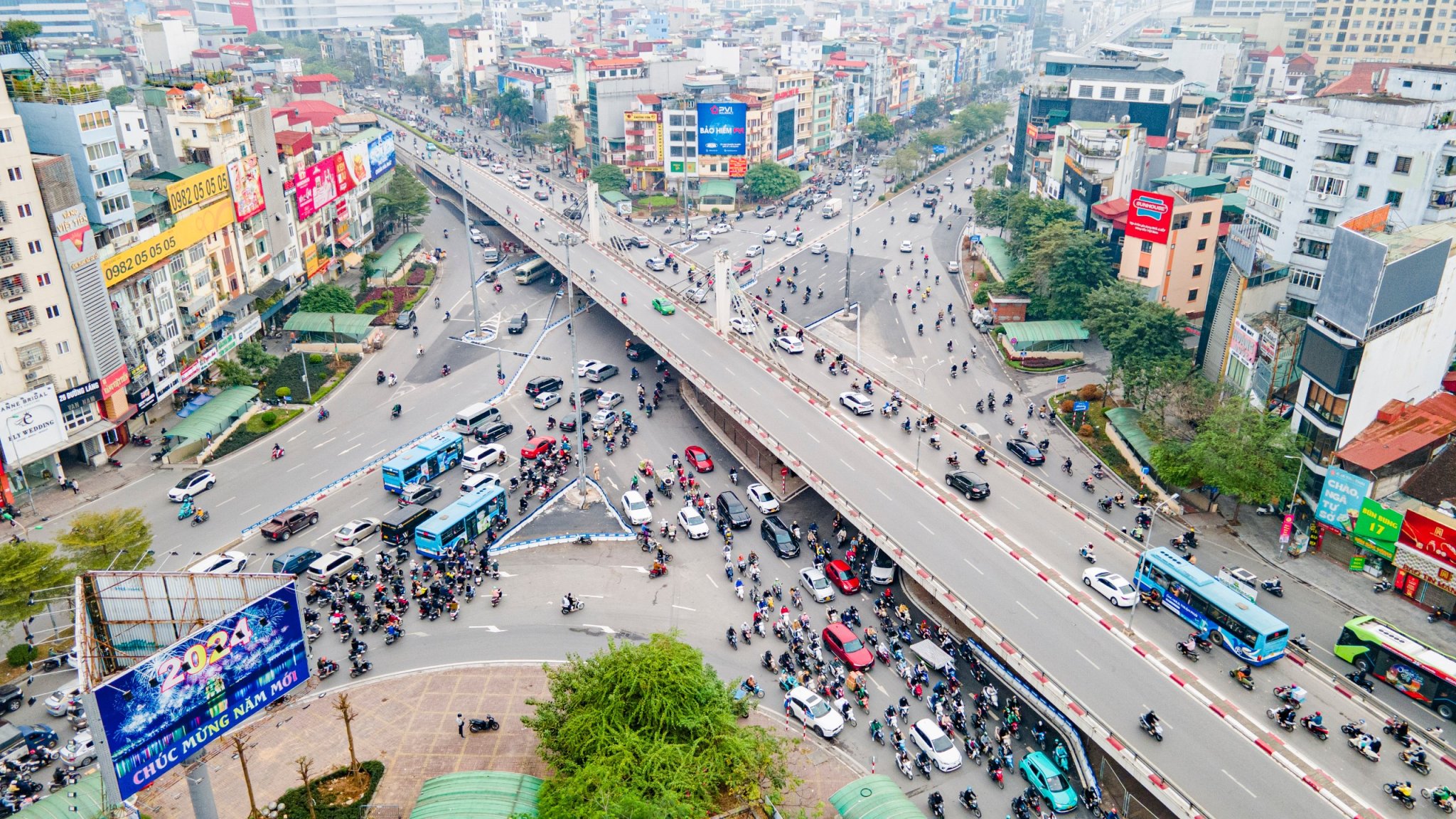 Hà Nội yêu cầu xử nghiêm vi phạm nồng độ cồn, ngăn chặn đua xe trái phép- Ảnh 1.