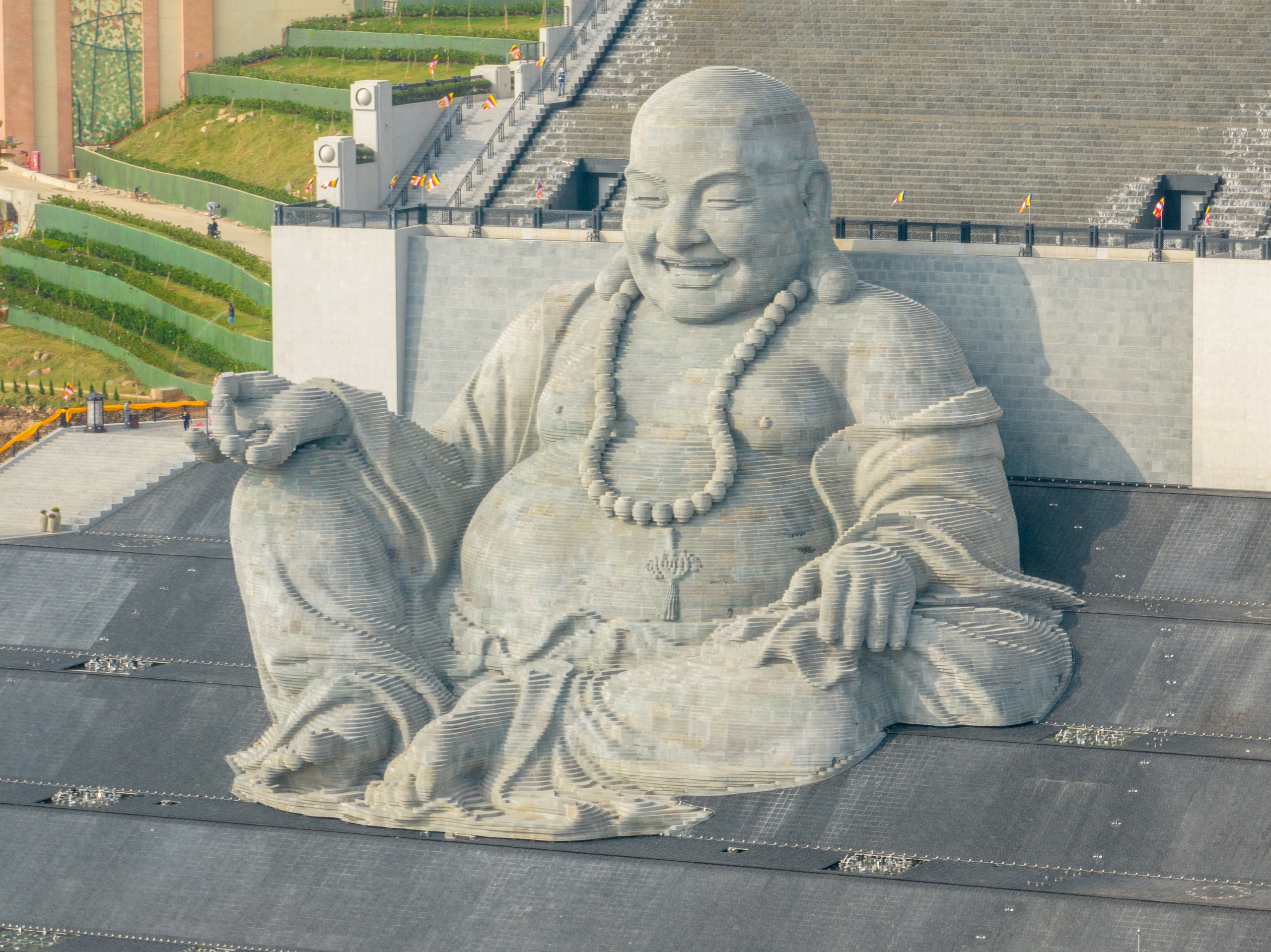 Chiêm bái tượng Phật Di Lặc ghép từ 6.688 phiến đá sa thạch ở Tây Ninh- Ảnh 3.
