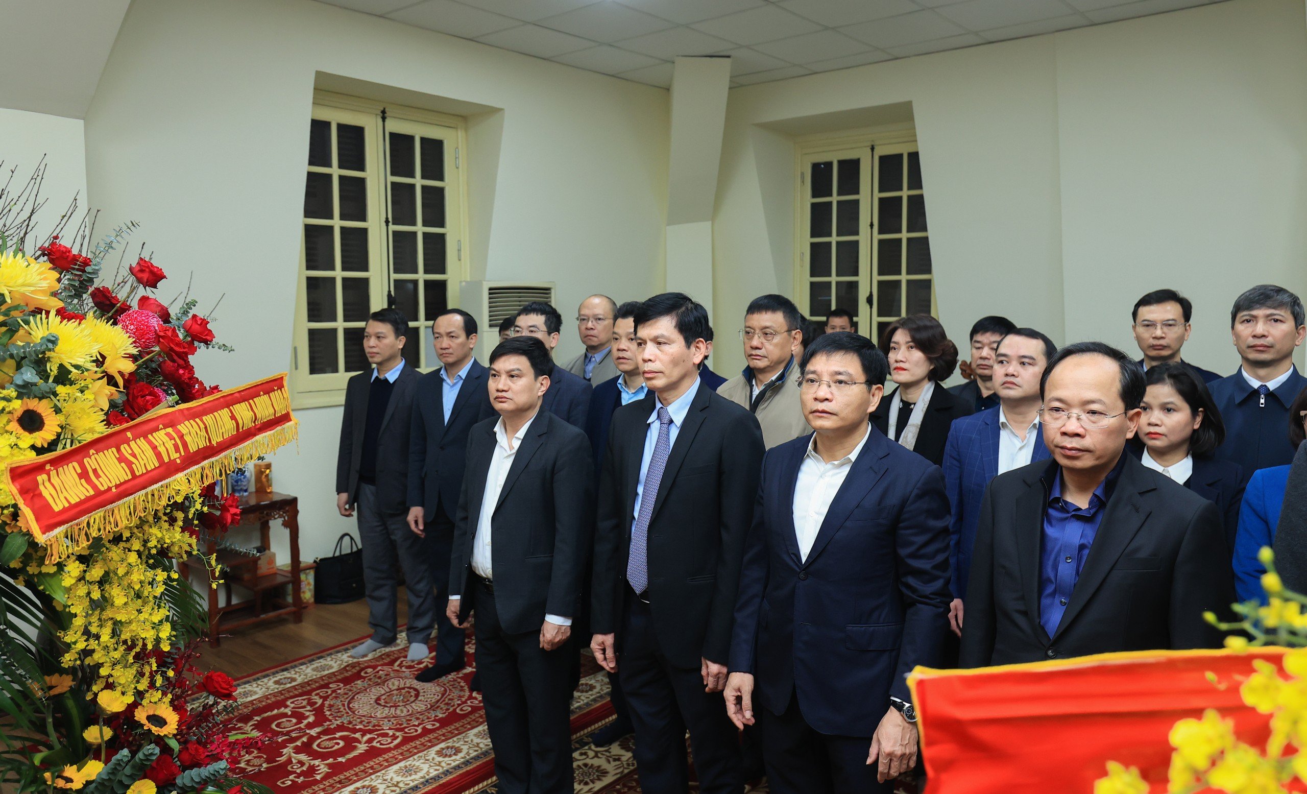 Lãnh đạo Bộ GTVT dâng hương Chủ tịch Hồ Chí Minh nhân ngày thành lập Đảng- Ảnh 4.
