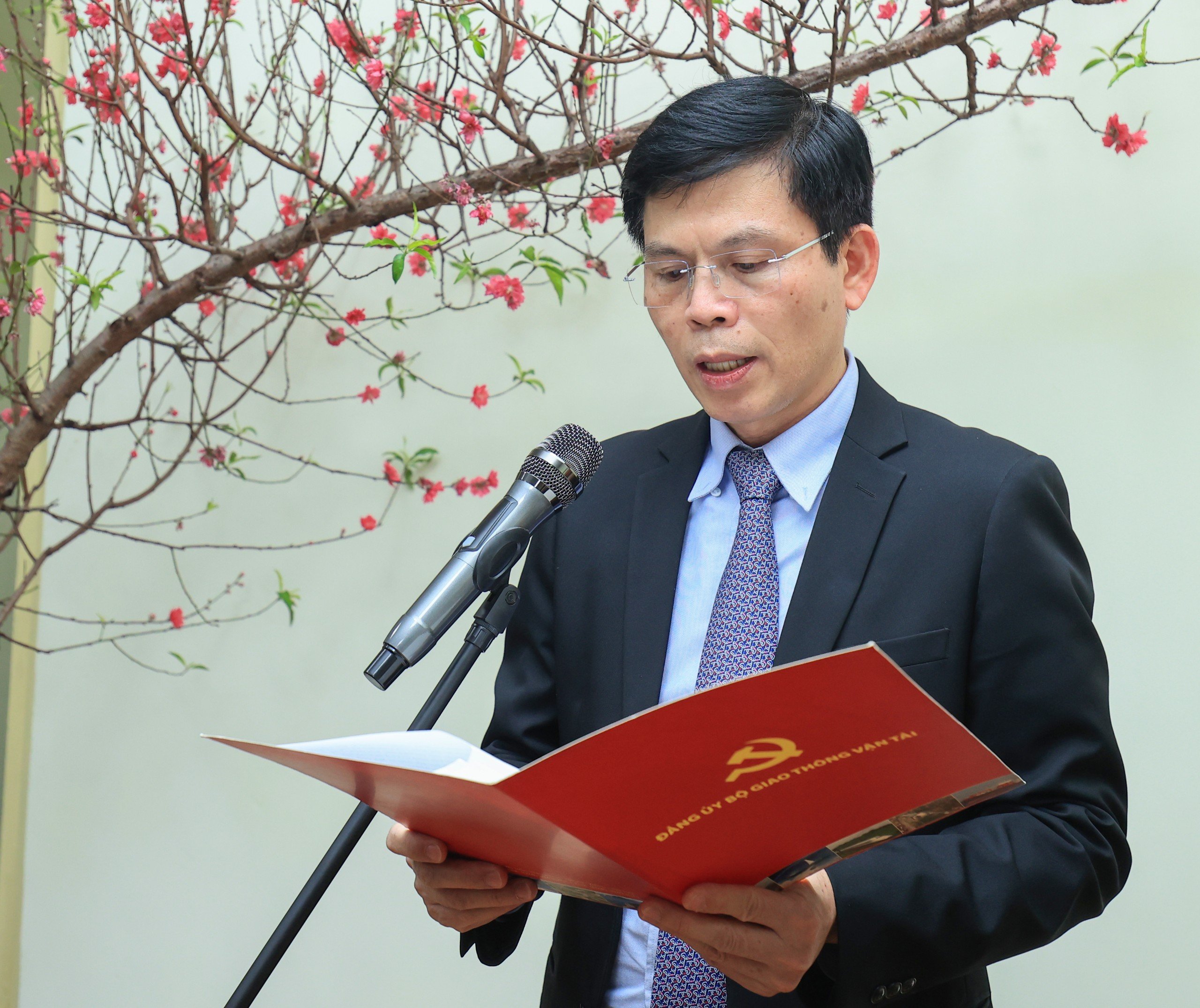 Lãnh đạo Bộ GTVT dâng hương Chủ tịch Hồ Chí Minh nhân ngày thành lập Đảng- Ảnh 2.
