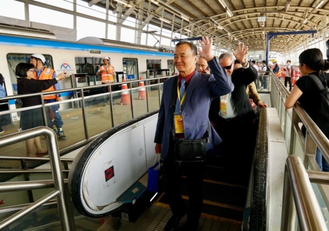 Văn nghệ sĩ cùng kiều bào trên chuyến tàu metro Bến Thành - Suối Tiên ngày cận Tết- Ảnh 10.