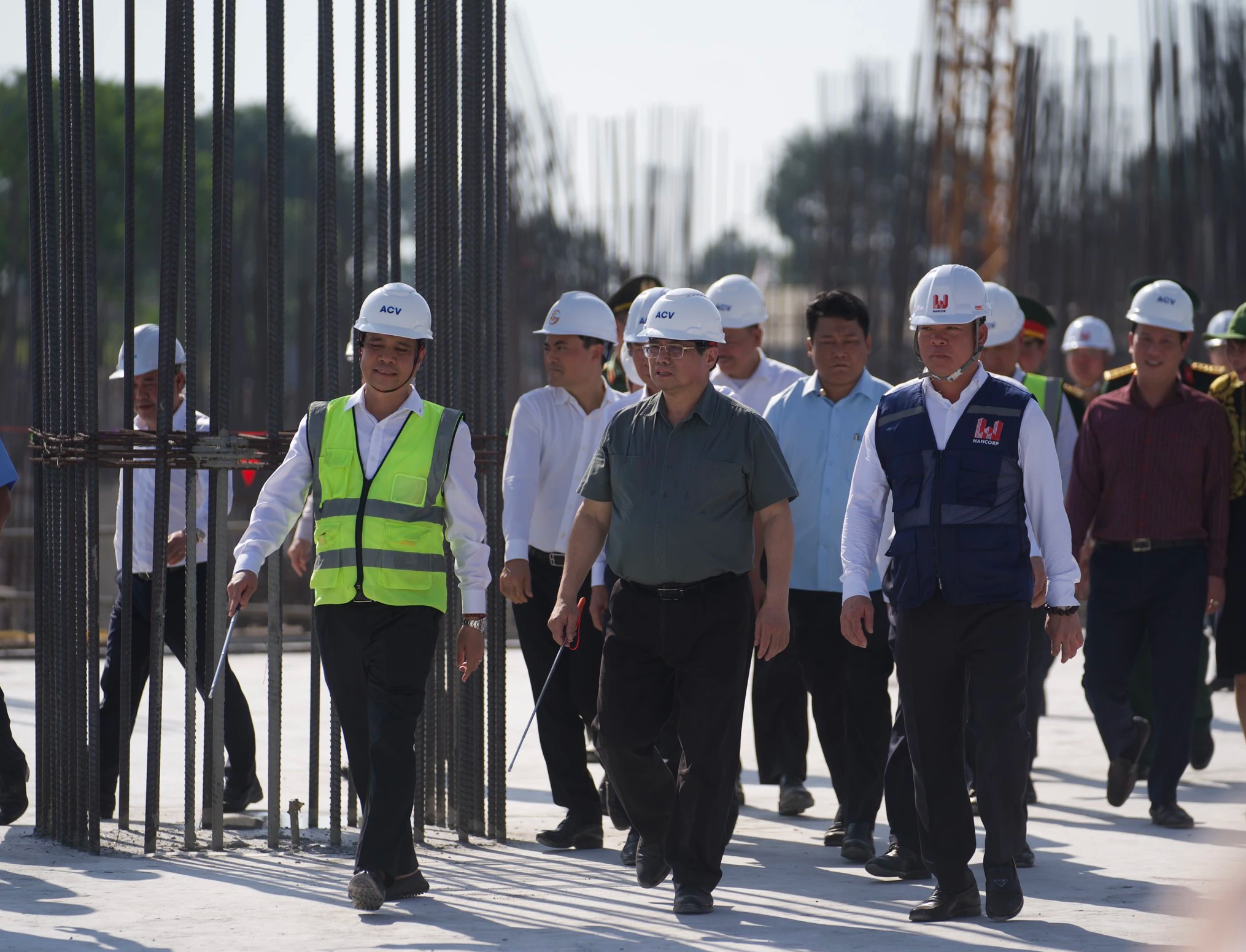 Thủ tướng: Nỗ lực hoàn thành nhà ga T3 sân bay Tân Sơn Nhất vào 30/4/2025- Ảnh 1.