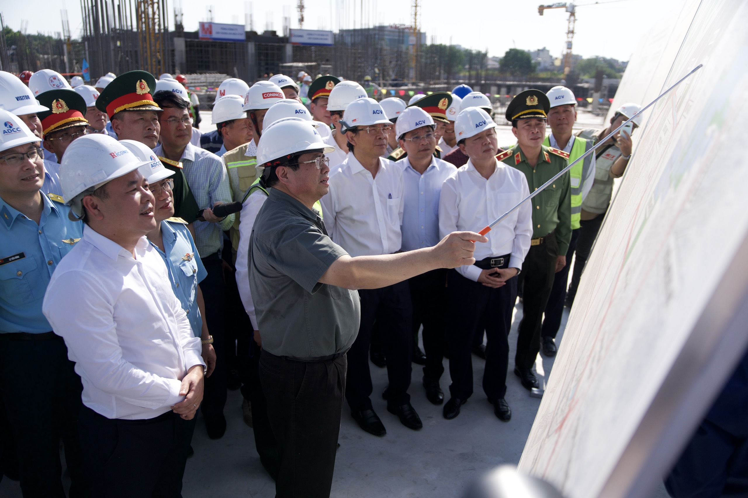 Thủ tướng: Nỗ lực hoàn thành nhà ga T3 sân bay Tân Sơn Nhất vào 30/4/2025- Ảnh 3.