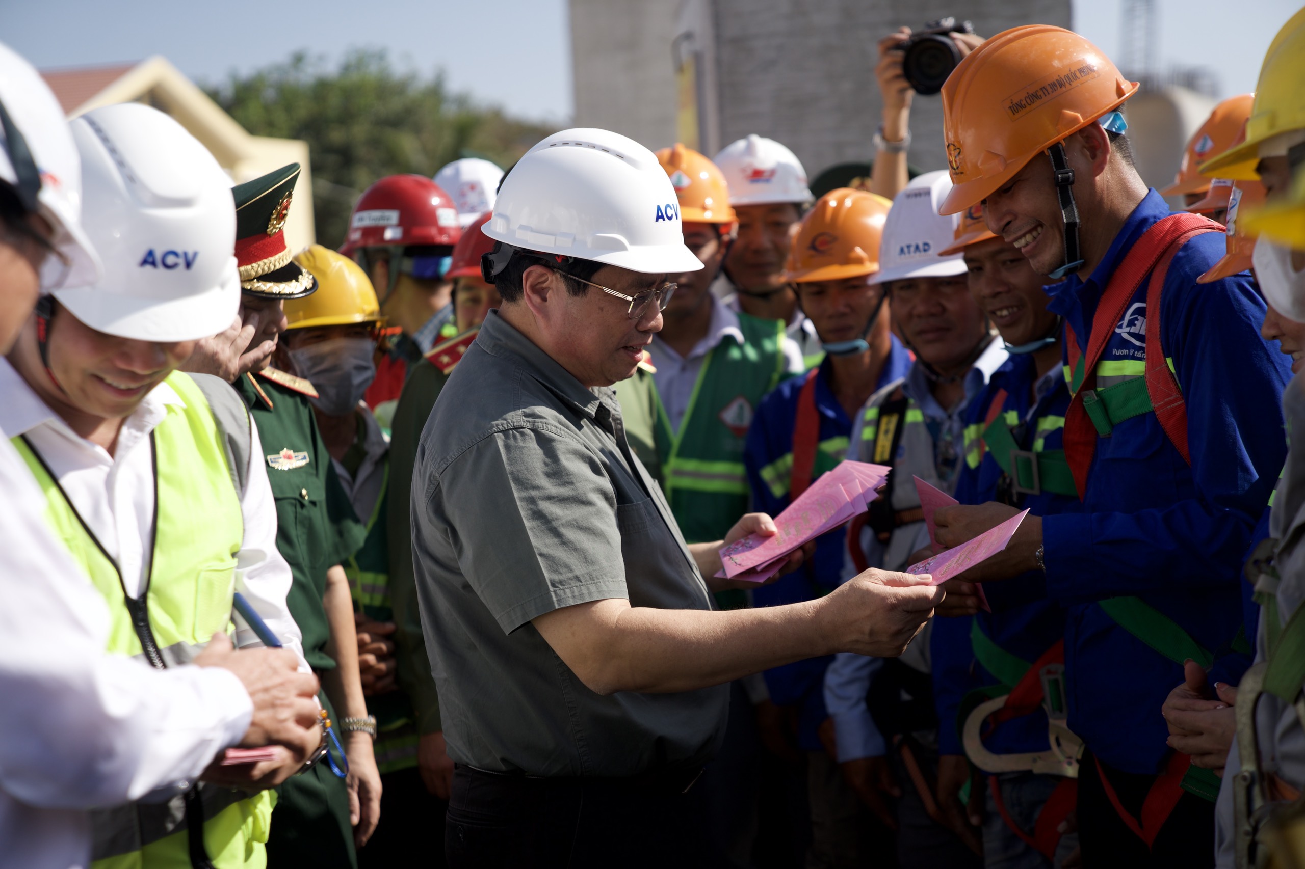 Thủ tướng: Nỗ lực hoàn thành nhà ga T3 sân bay Tân Sơn Nhất vào 30/4/2025- Ảnh 5.