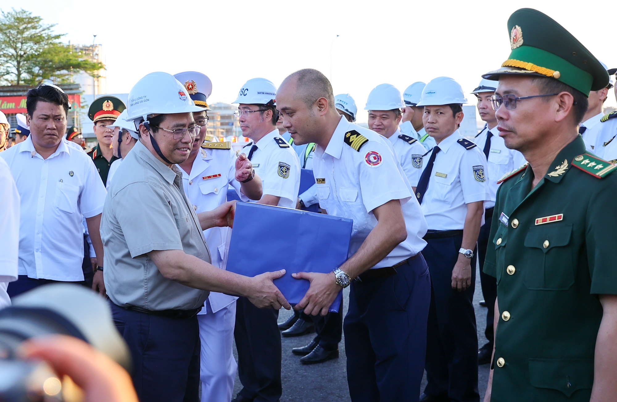 Thủ tướng phát lệnh làm hàng đầu xuân tại cảng quốc tế Tân Cảng - Cái Mép- Ảnh 7.