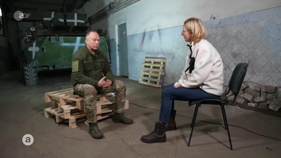 Tổng tư lệnh Oleksandr Syrsky trả lời phỏng vấn truyền hình ZDF, cho biết các thay đổi chiến lược và điều kiện chiến thắng tiên quyết của lực lượng Ukraine.