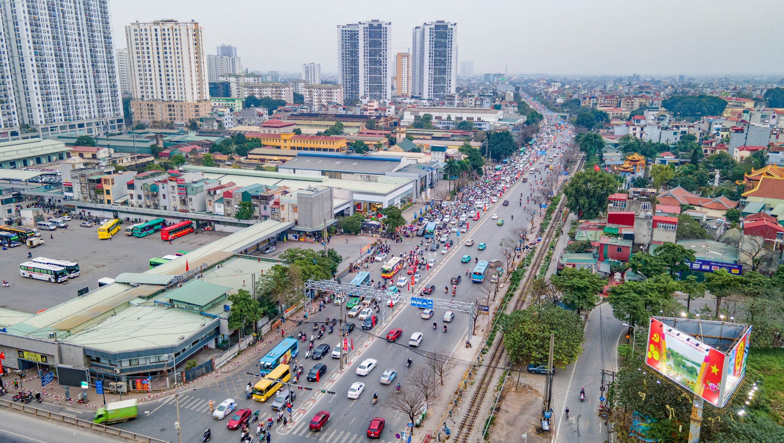 Người, xe nêm chặt đường về Hà Nội ngày cuối nghỉ Tết- Ảnh 10.