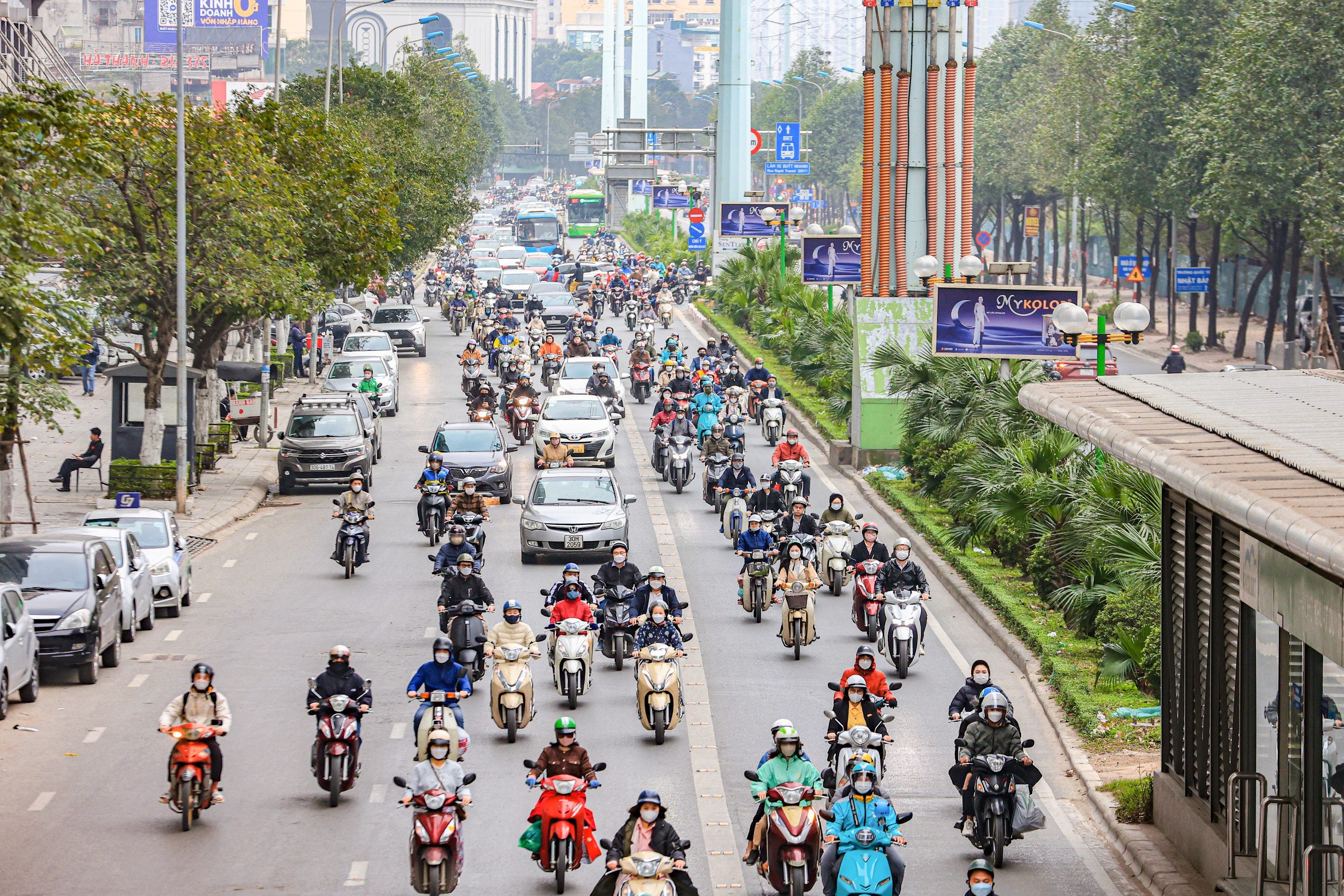 Ngày đầu người dân đi làm sau Tết, đường phố Hà Nội thông thoáng khác lạ- Ảnh 9.