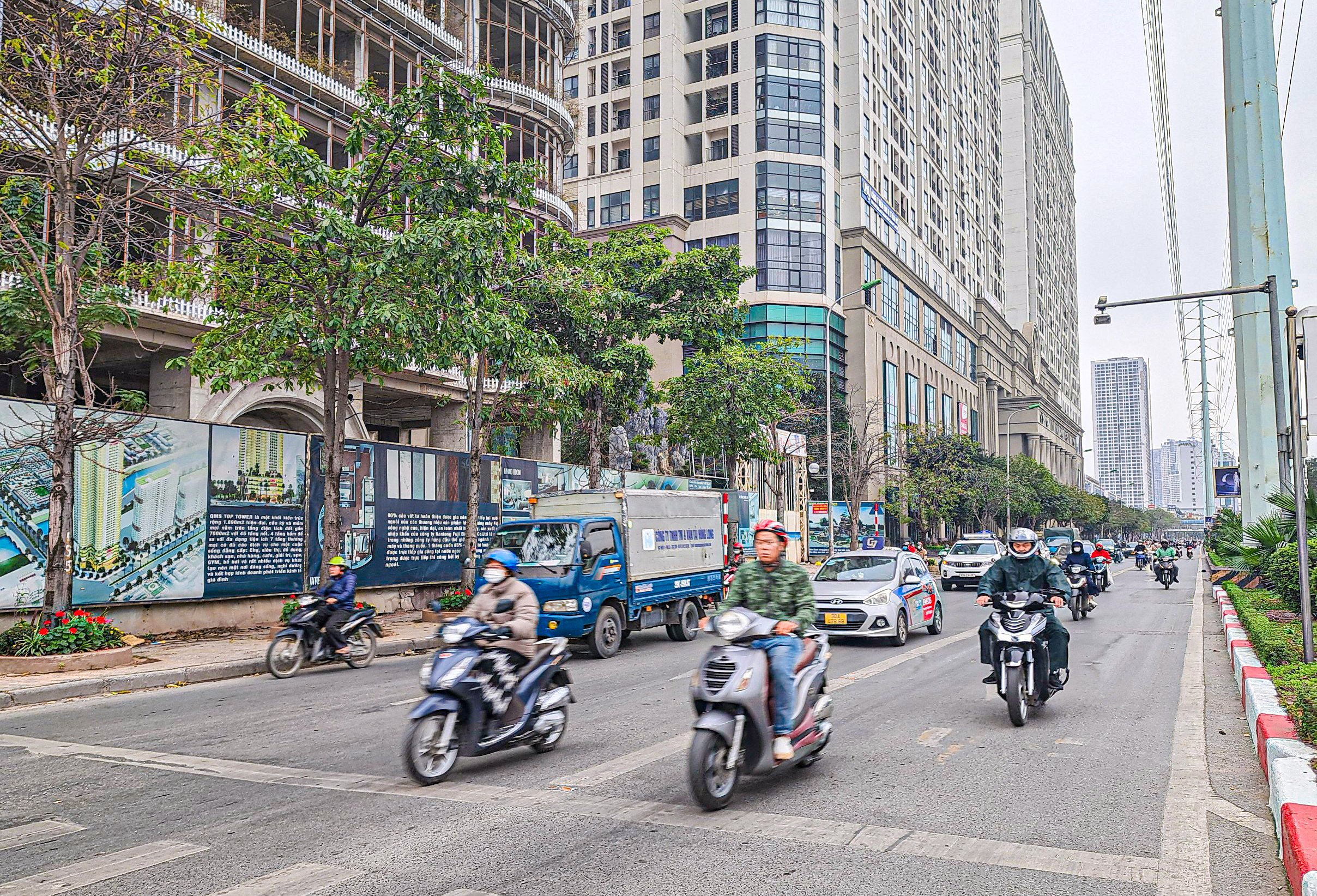 Ngày đầu người dân đi làm sau Tết, đường phố Hà Nội thông thoáng khác lạ- Ảnh 7.