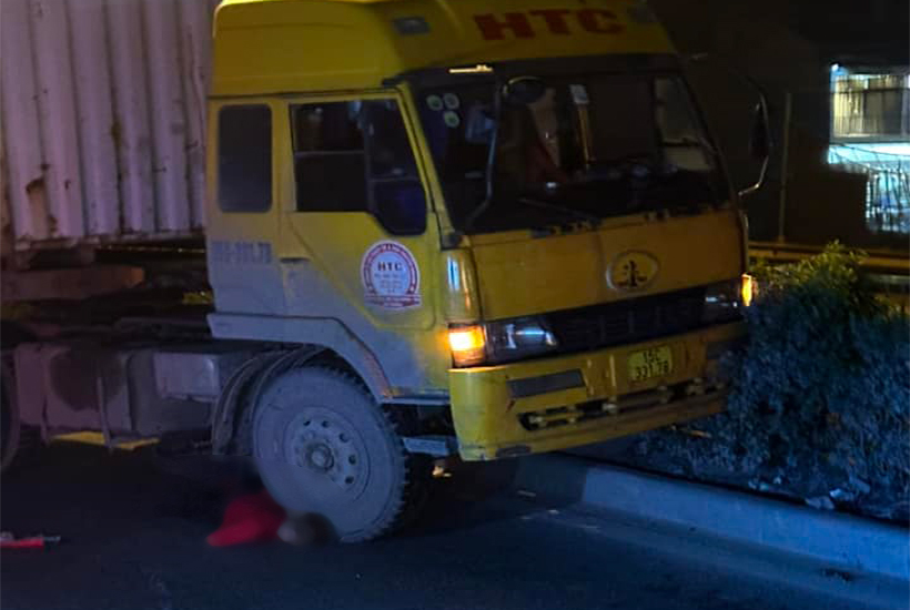 Tai nạn ở Hưng Yên, người đi xe máy tử vong dưới gầm xe đầu kéo- Ảnh 1.