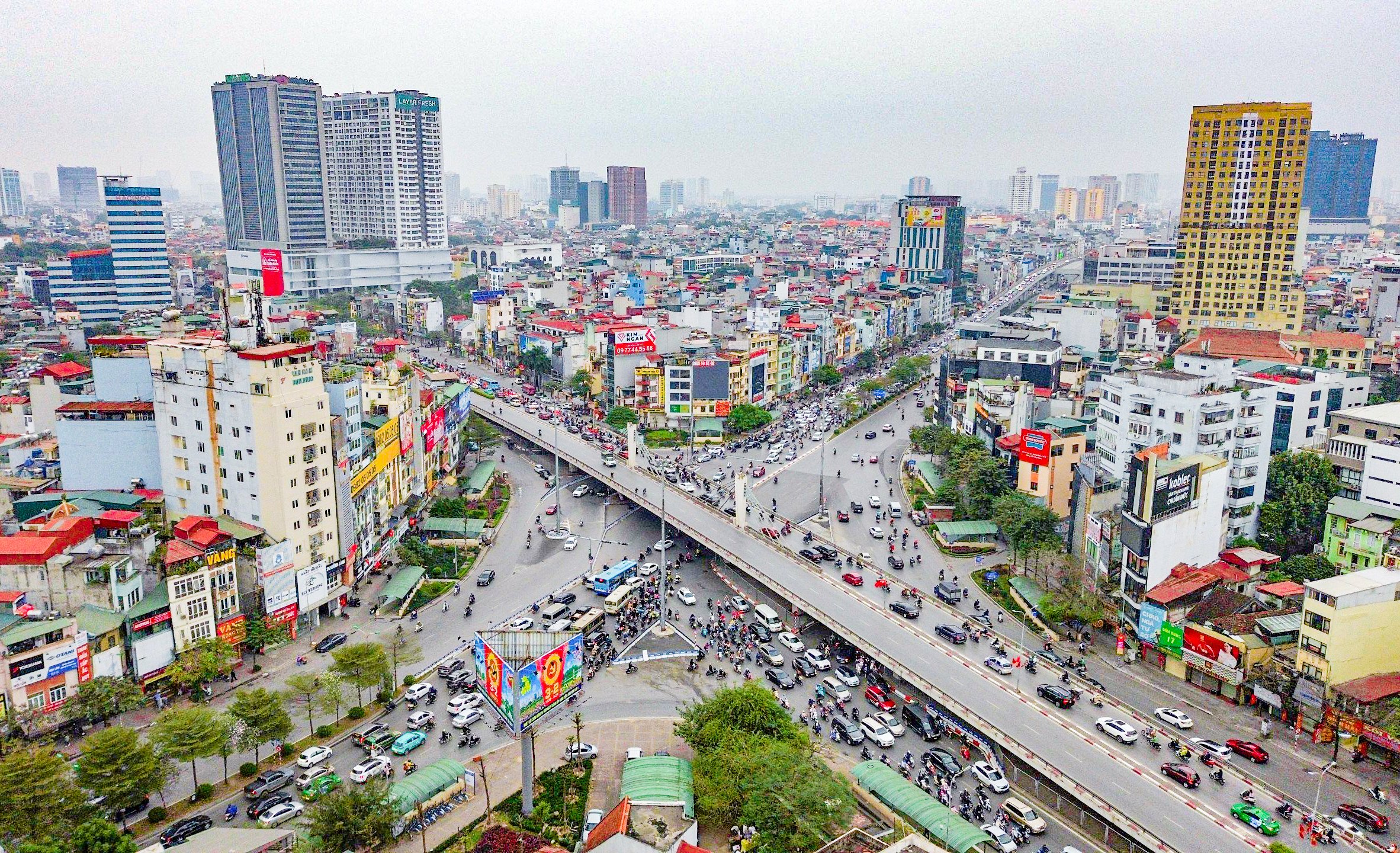 Ngày đầu người dân đi làm sau Tết, đường phố Hà Nội thông thoáng khác lạ- Ảnh 12.