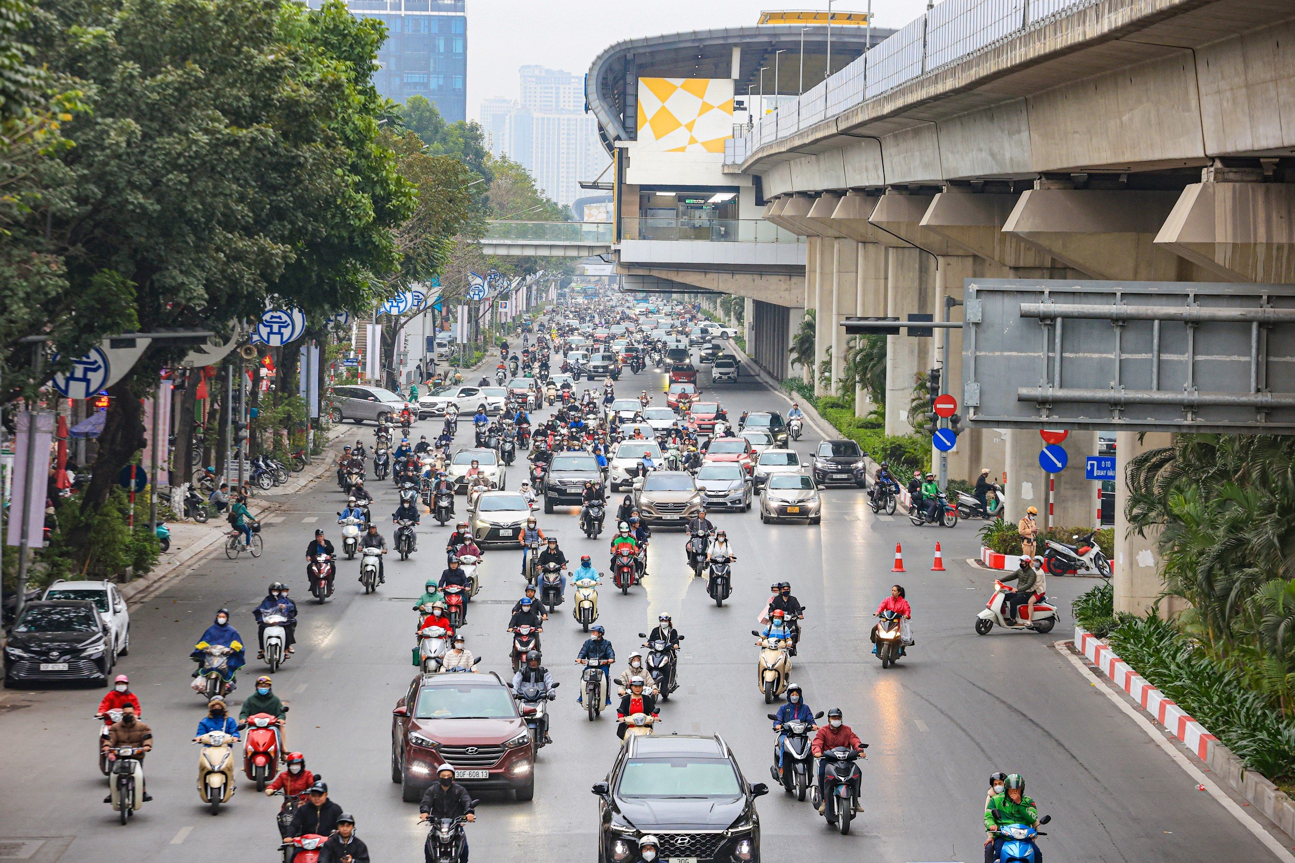 Ngày đầu người dân đi làm sau Tết, đường phố Hà Nội thông thoáng khác lạ- Ảnh 10.