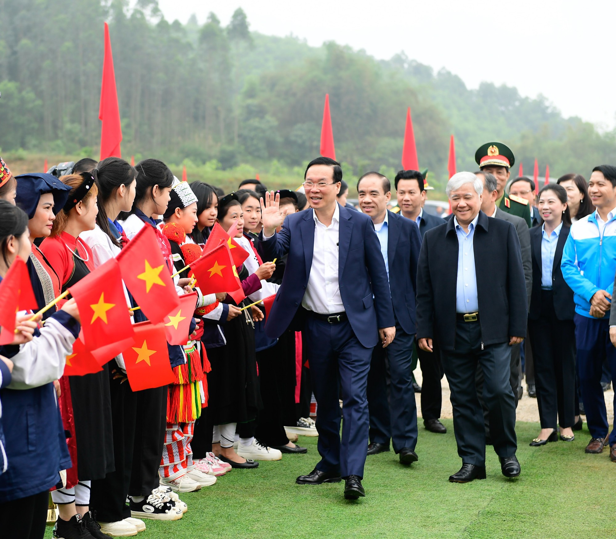 Chủ tịch nước dự Lễ phát động Tết trồng cây Xuân Giáp Thìn 2024 tại Tuyên Quang- Ảnh 1.