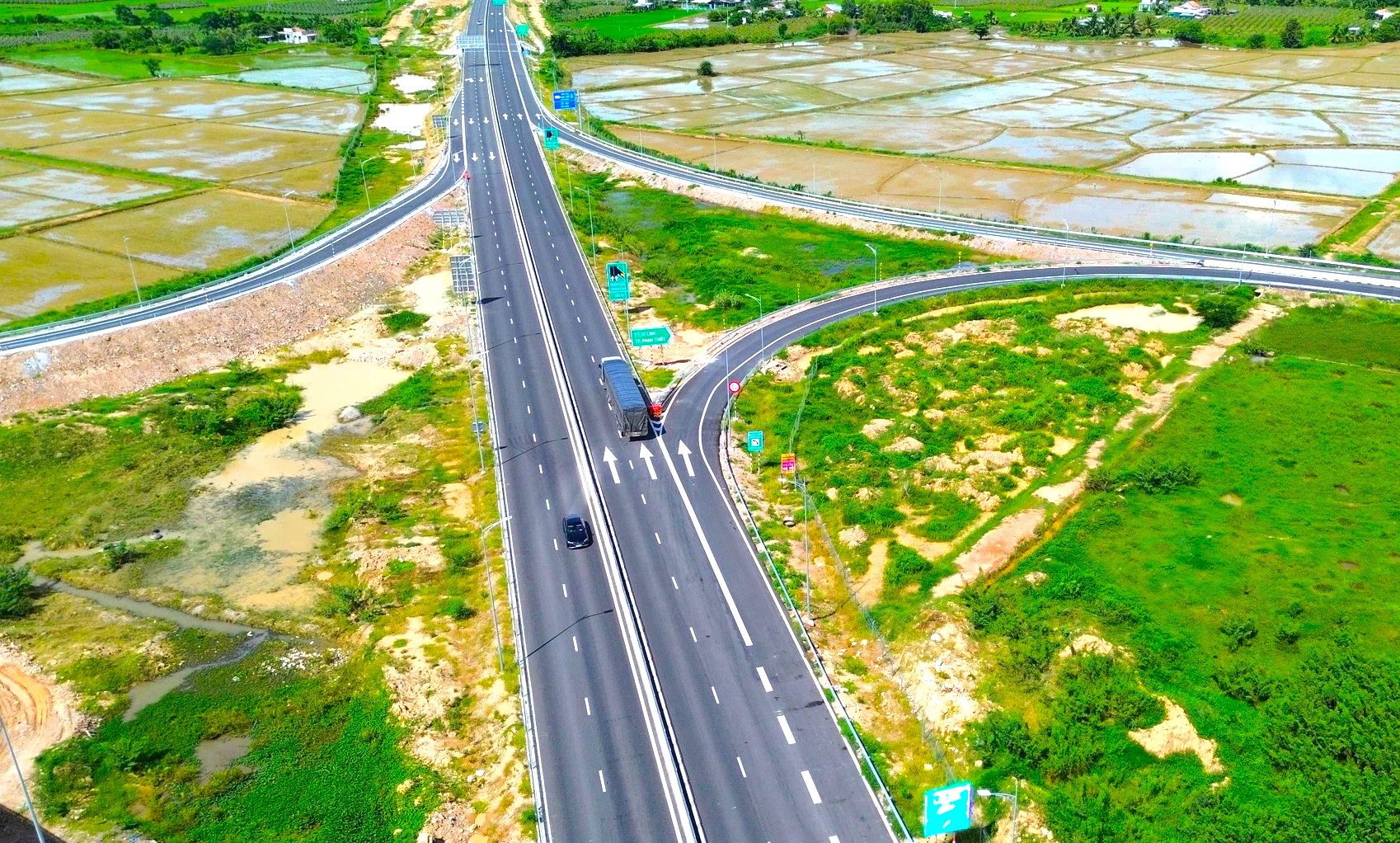 Khi nào đầu tư xây dựng cao tốc Bờ Y - Ngọc Hồi - Kon Tum - Pleiku?- Ảnh 1. Khi nào đầu tư xây dựng cao tốc Bờ Y - Ngọc Hồi - Kon Tum - Pleiku?- Ảnh 1.