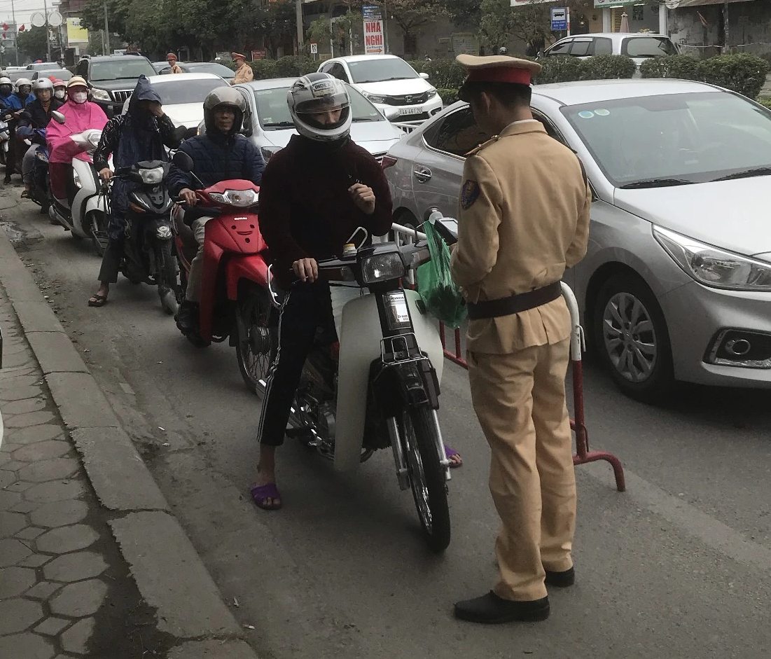 Nhiều người đi xe máy vi phạm giao thông, Quảng Ninh tăng cường chấn chỉnh- Ảnh 5.