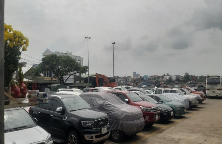 Lý Sơn mất khách du lịch vì bãi giữ xe cảng Sa Kỳ quá tải- Ảnh 2.