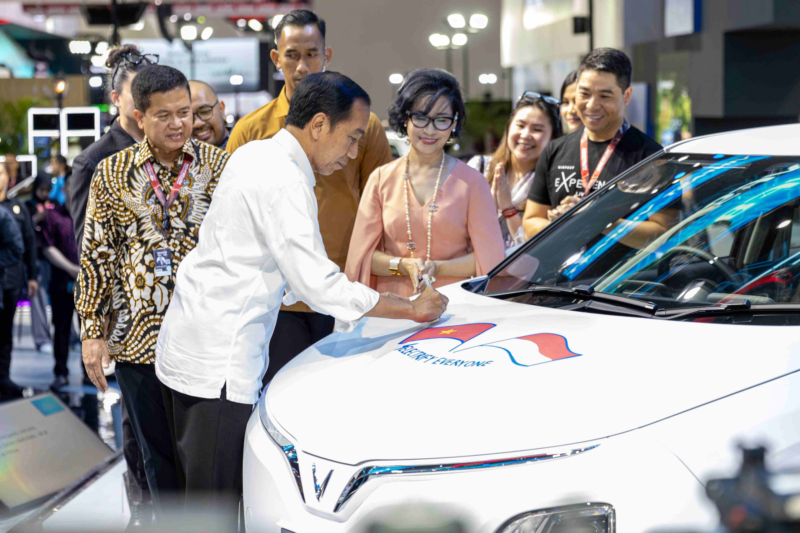 VinFast lần đầu giới thiệu xe tay lái nghịch, mở loạt đại lý tại Indonesia- Ảnh 1.