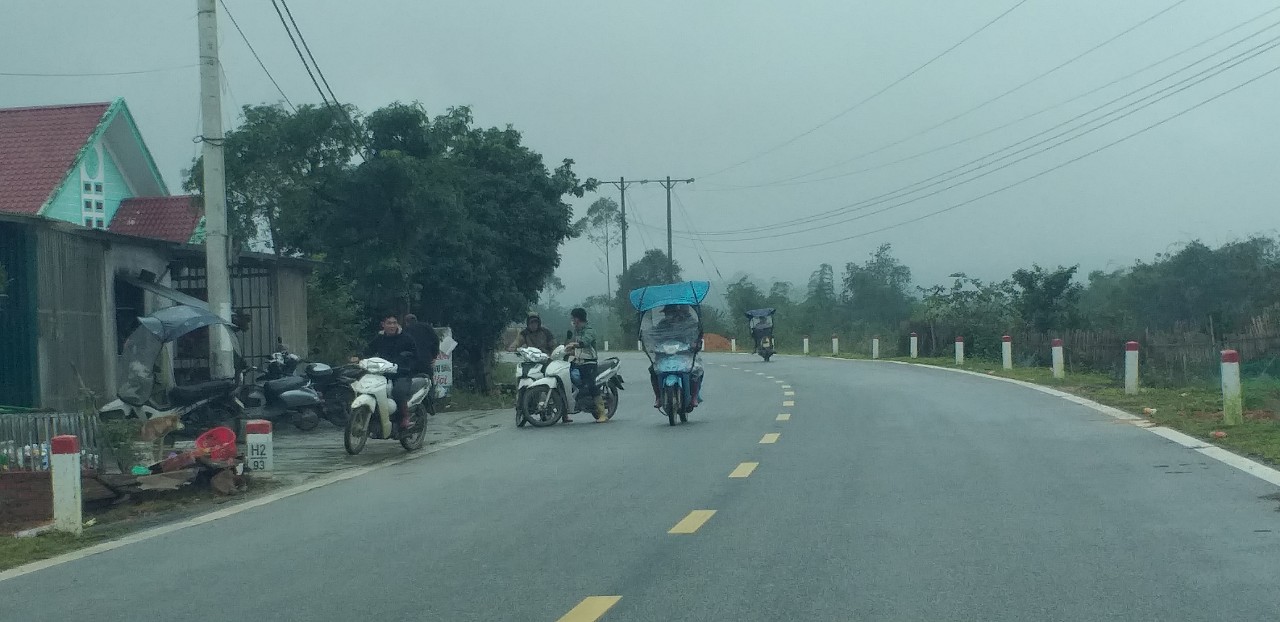 Nhiều người đi xe máy vi phạm giao thông, Quảng Ninh tăng cường chấn chỉnh- Ảnh 2.