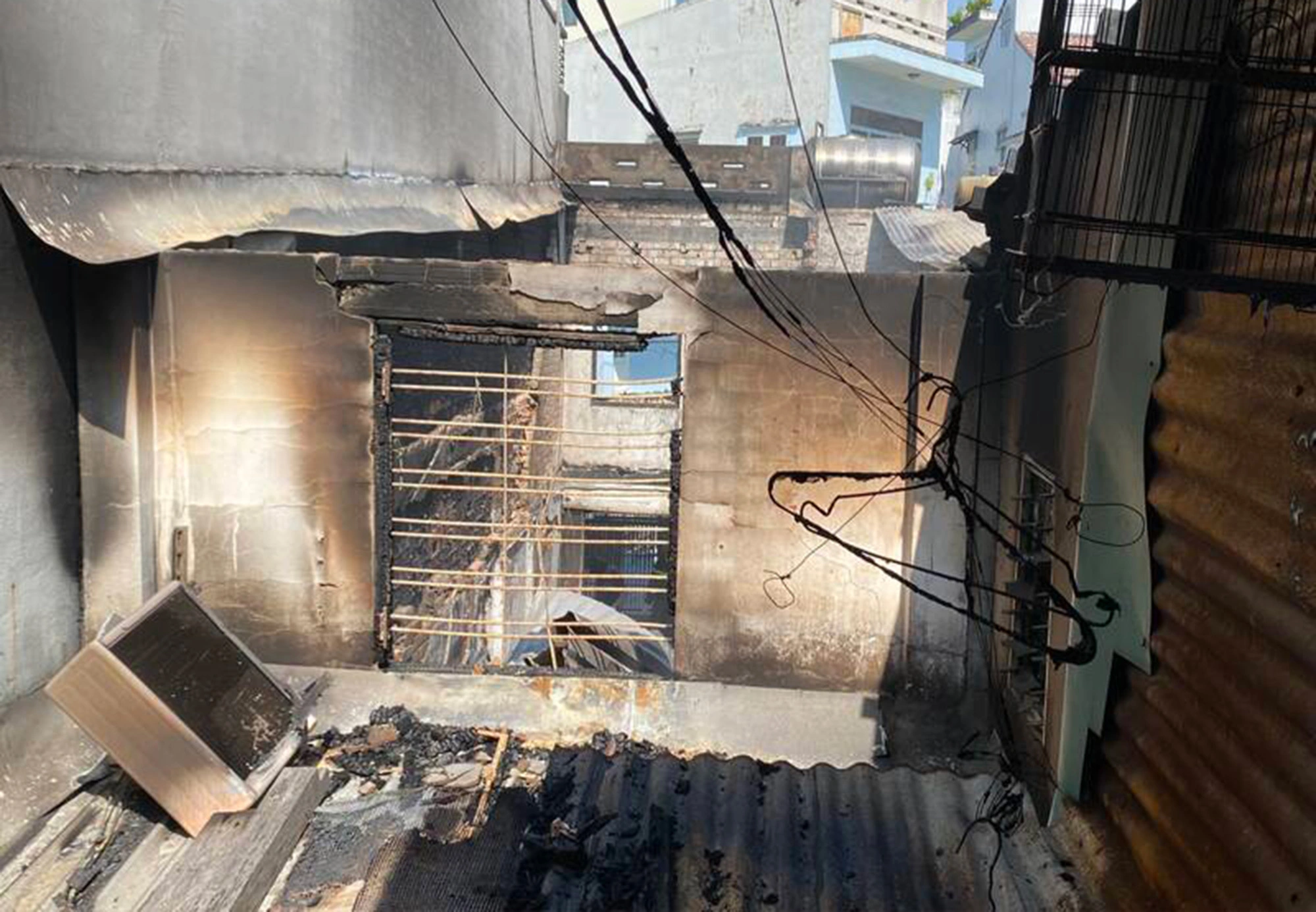 Cháy nhà 4 người tử vong ở TP.HCM: Nghi phóng hỏa đốt nhà do mâu thuẫn gia đình- Ảnh 1.