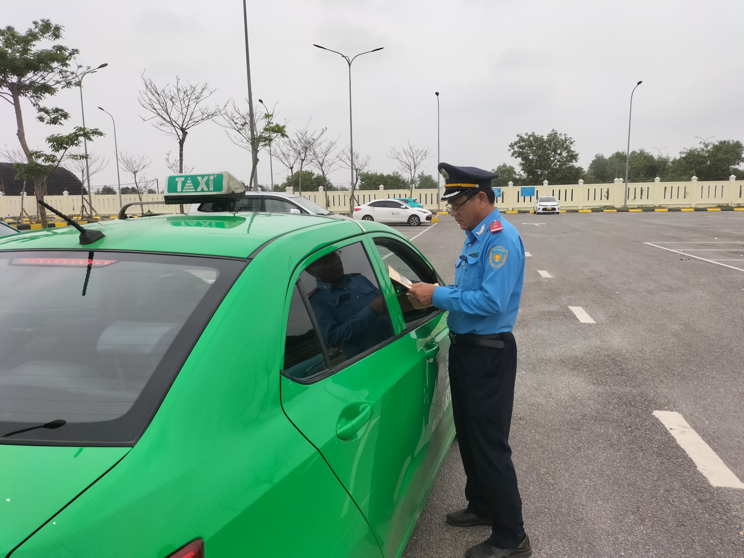 Xử nghiêm vi phạm kinh doanh vận tải khách, đảm bảo ATGT tại Quảng Nam- Ảnh 1.