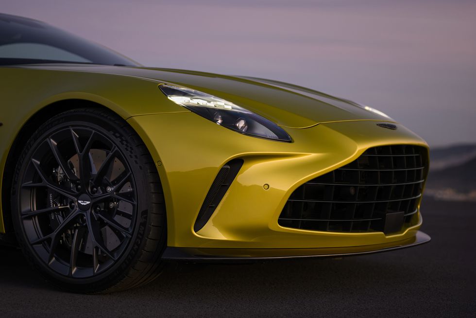 Aston Martin Vantage ra mẫu mới, mạnh mẽ hơn- Ảnh 2.