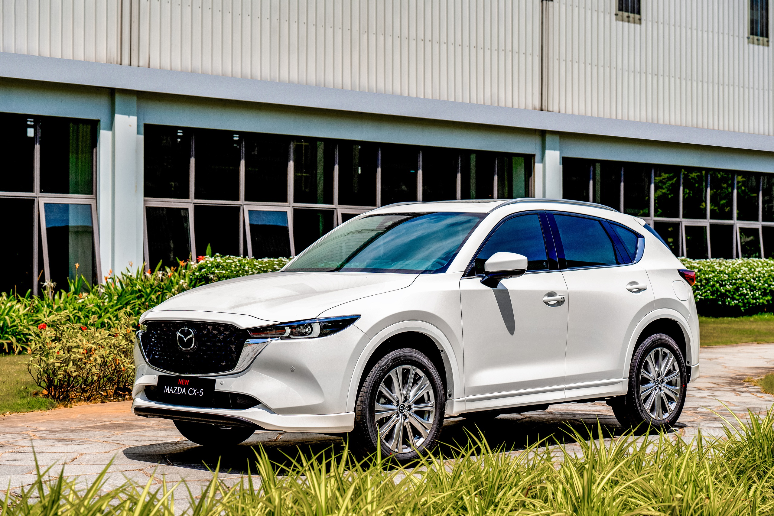 Mazda giảm giá nhiều dòng xe: Có cả Mazda CX-5- Ảnh 1.