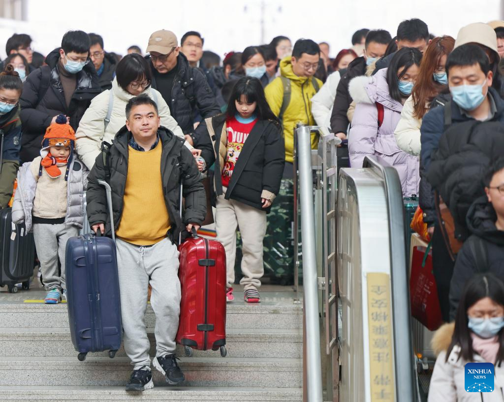 Trung Quốc ghi nhận hơn 2,3 tỷ lượt đi lại chỉ trong 8 ngày Tết- Ảnh 1.
