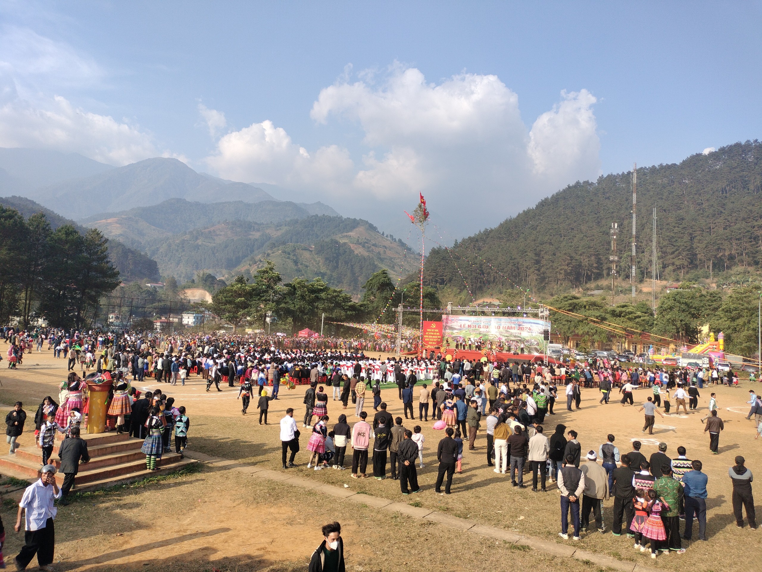 Độc đáo lễ hội Gầu Tào của người Mông ở Yên Bái- Ảnh 7.