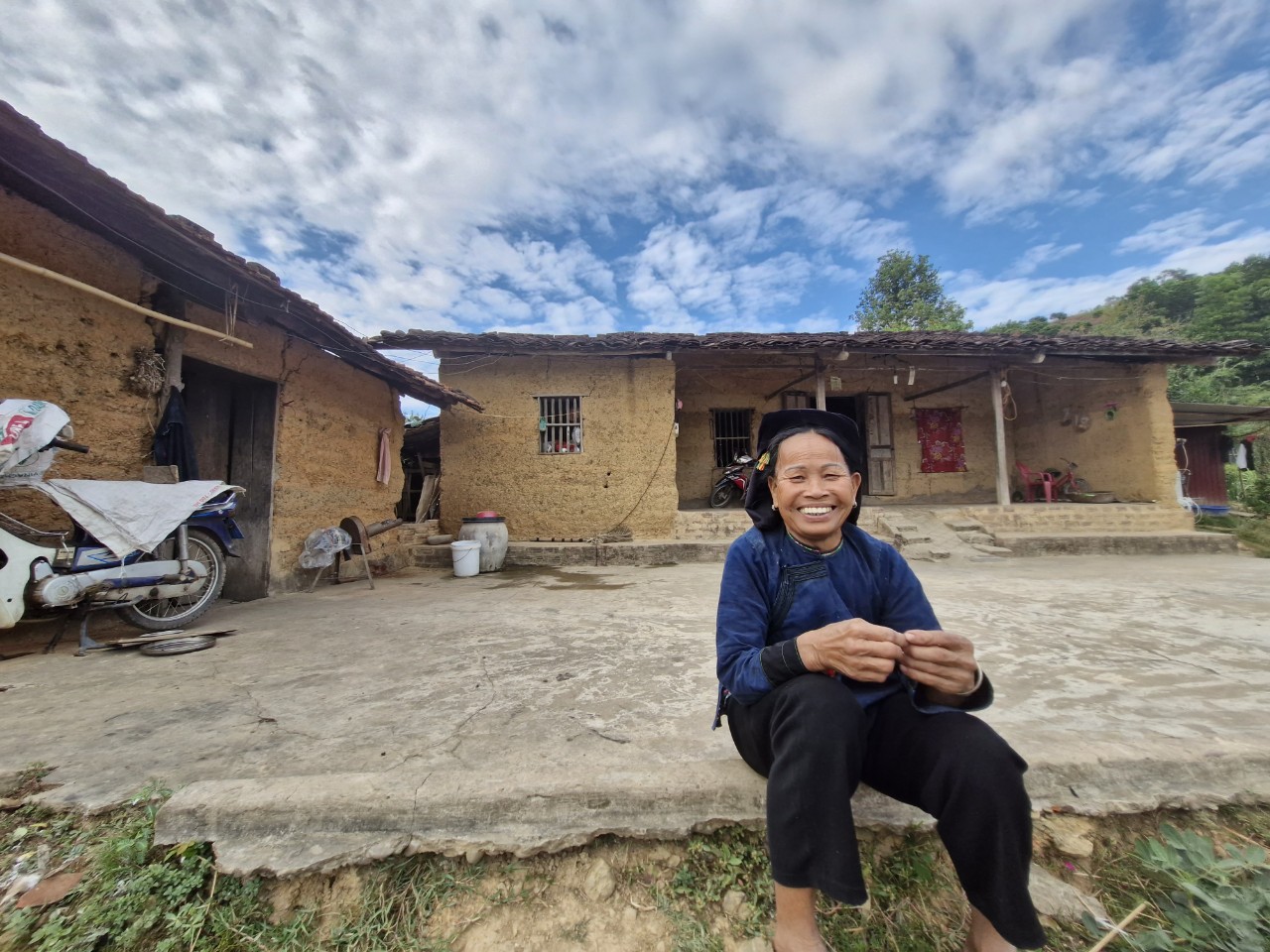 Độc đáo ngôi làng cổ có 17 căn nhà xây bằng đất đỏ ở Bắc Giang- Ảnh 4.