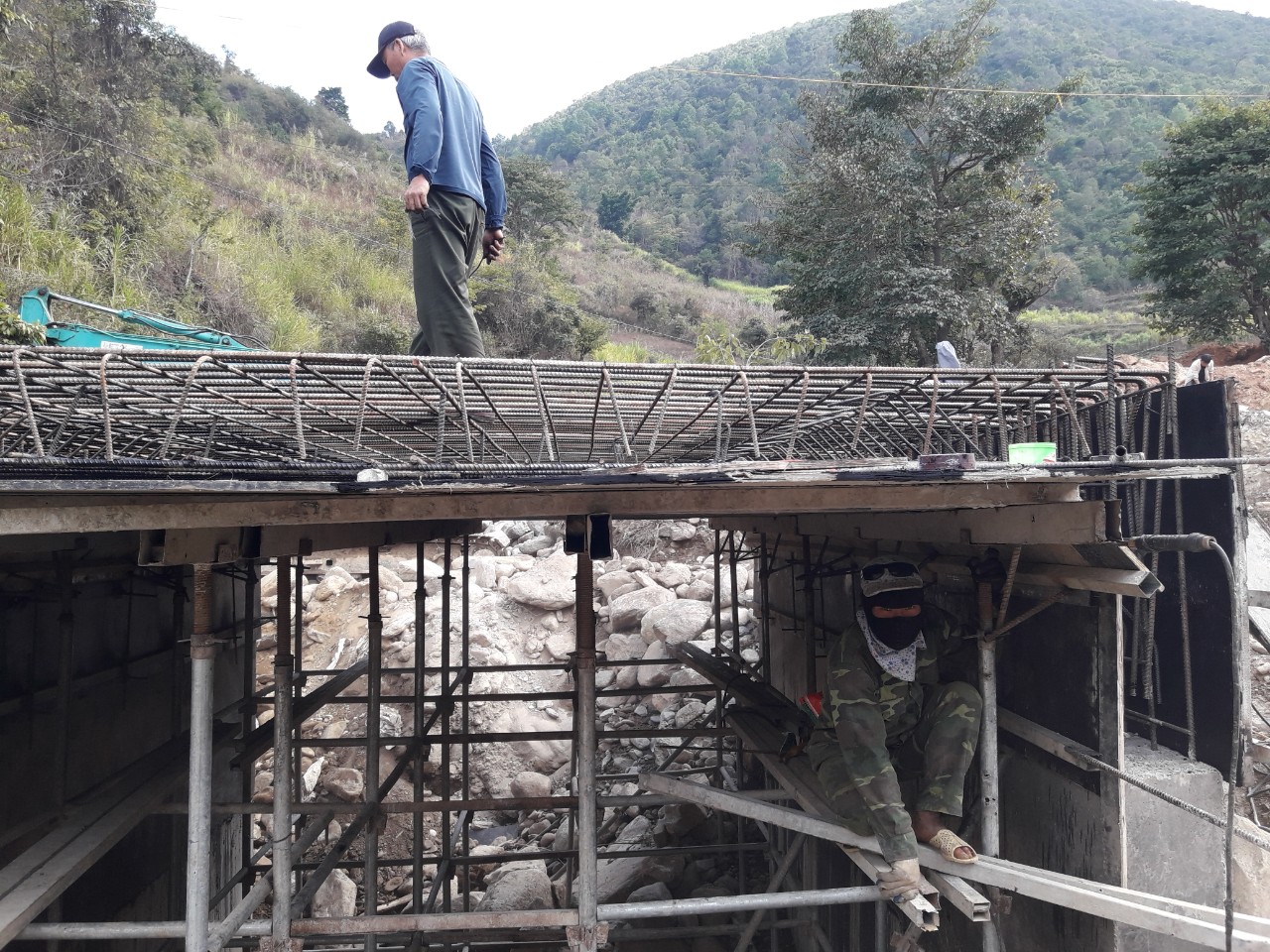 Cây cầu của Báo Giao thông giúp người dân vùng cao Sơn La đi lại an toàn, thoát nghèo- Ảnh 5.