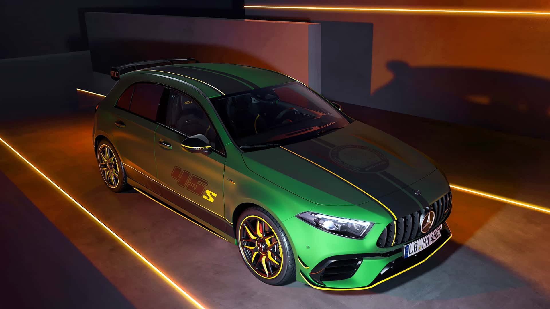 Mercedes-AMG A 45 S có màu sơn cực độc- Ảnh 1.