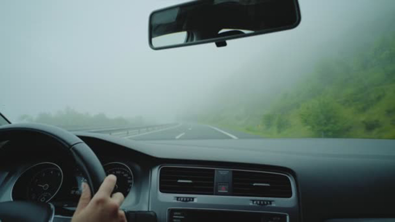 Kinh nghiệm lái xe dưới trời sương mù dày đặc- Ảnh 3.