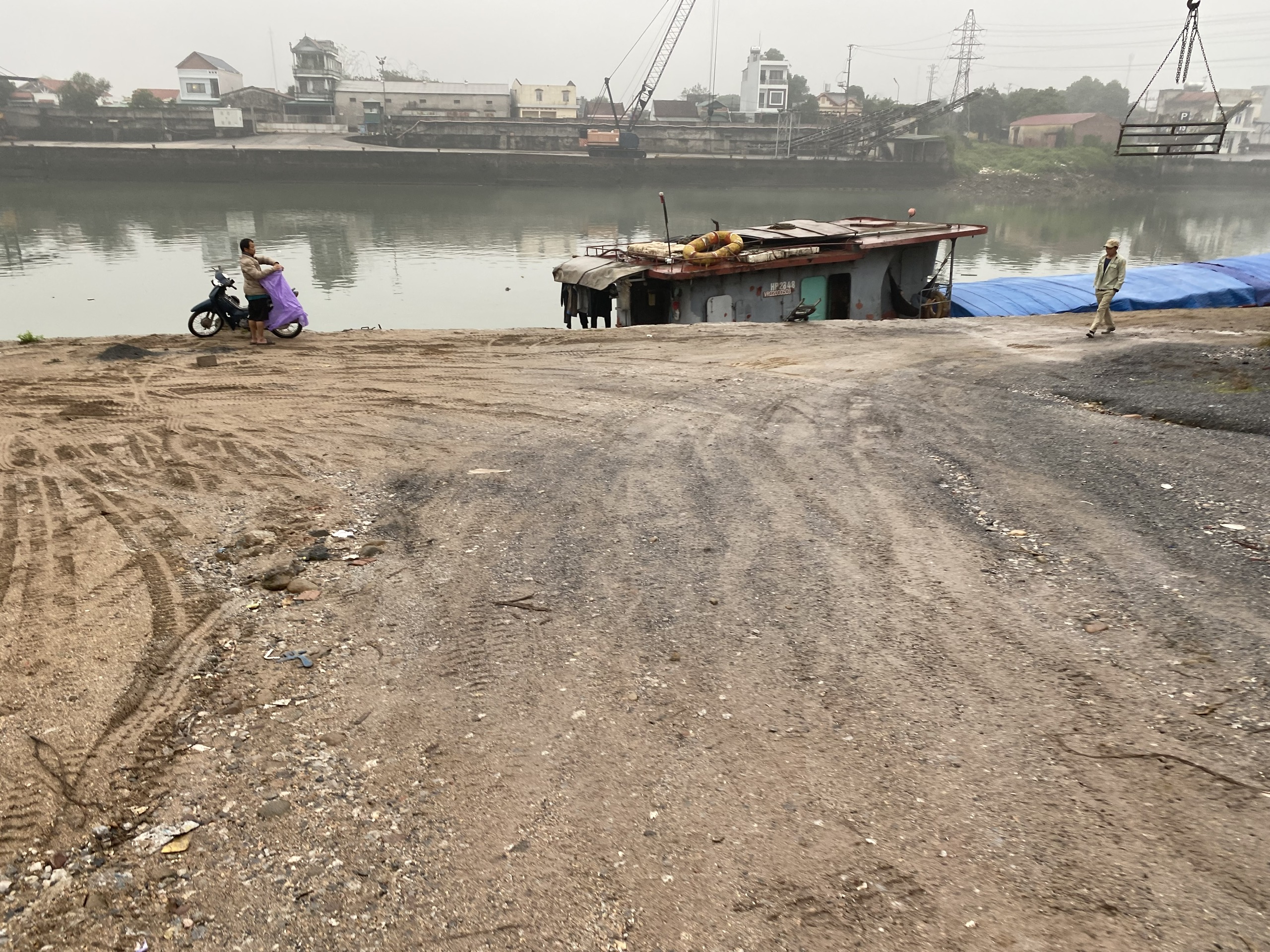 Quảng Ninh: Nhiều bến bãi trái phép ven sông, xã lúng túng hướng xử lý- Ảnh 2.