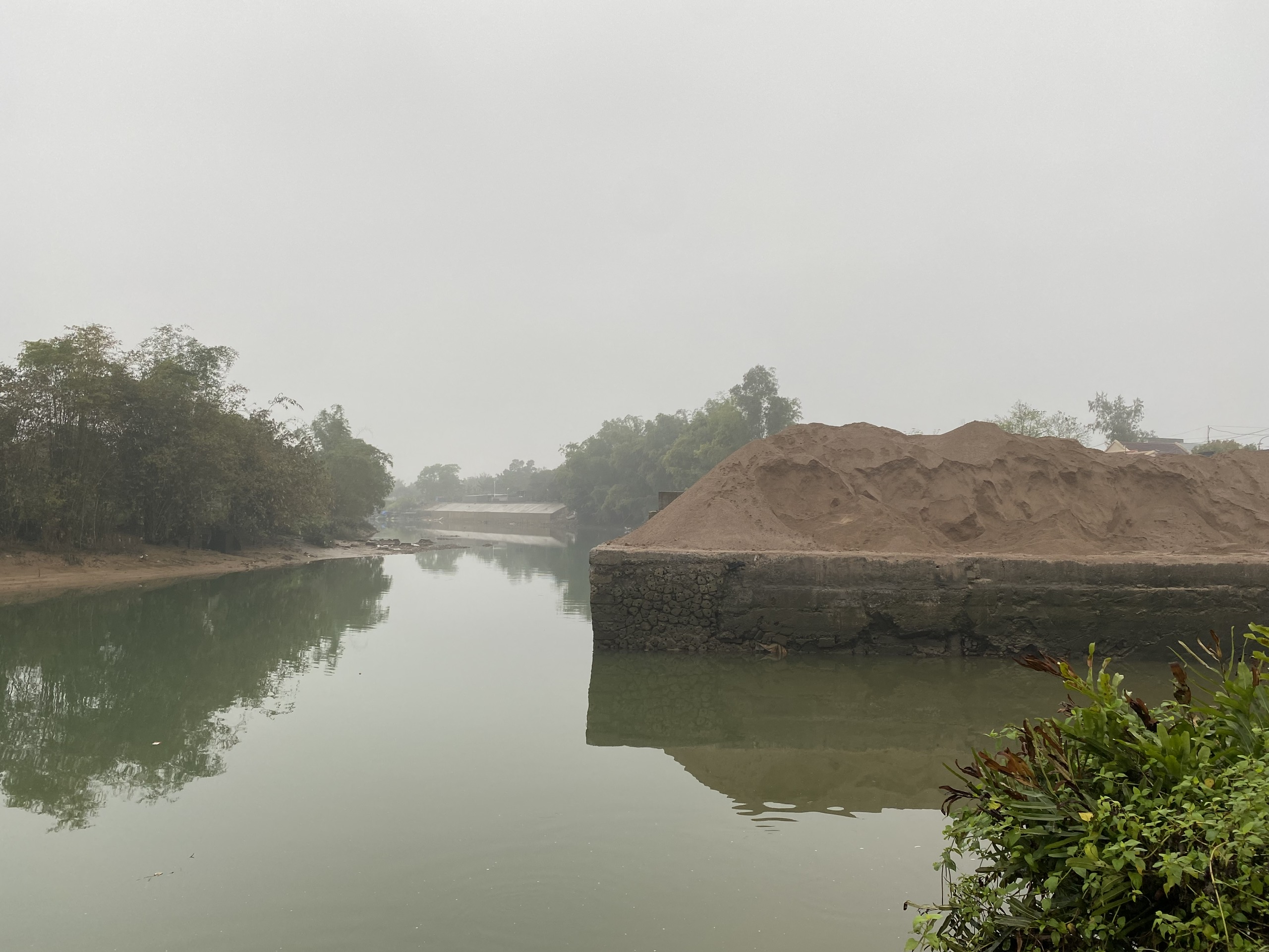 Quảng Ninh: Nhiều bến bãi trái phép ven sông, xã lúng túng hướng xử lý- Ảnh 6.