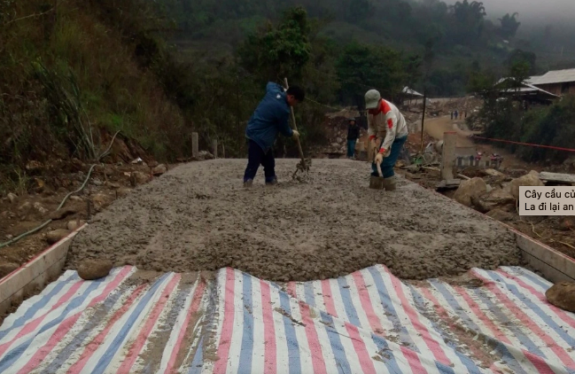 Cây cầu của Báo Giao thông giúp người dân vùng cao Sơn La đi lại an toàn, thoát nghèo- Ảnh 8.