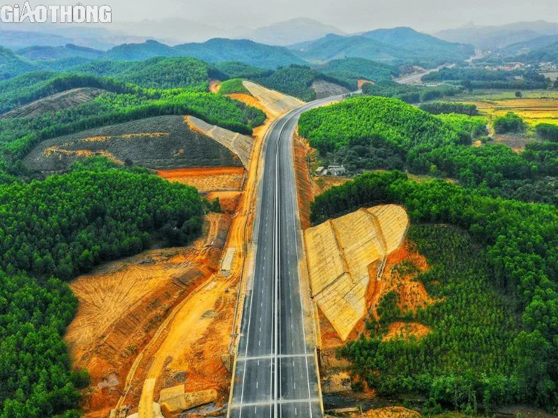 Khởi công cao tốc Tân Phú - Bảo Lộc và Bảo Lộc - Liên Khương trong năm 2024- Ảnh 2.