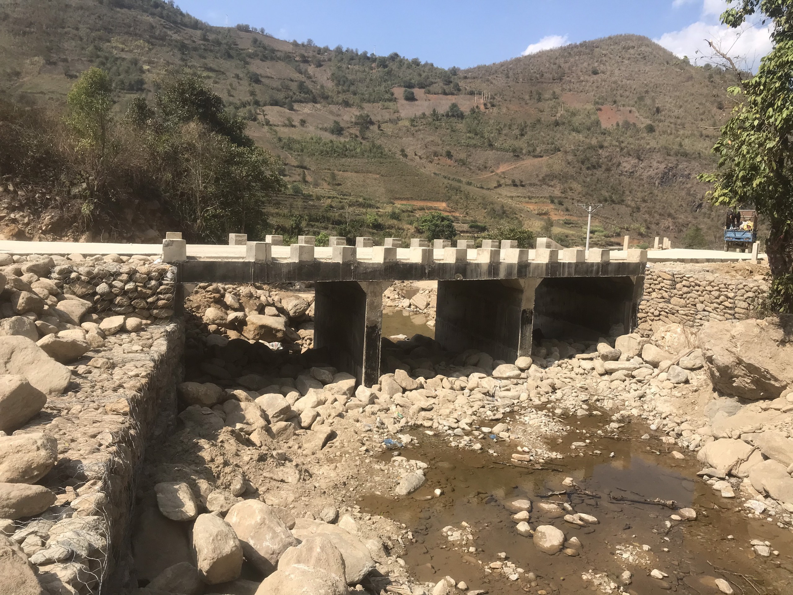 Cây cầu của Báo Giao thông giúp người dân vùng cao Sơn La đi lại an toàn, thoát nghèo- Ảnh 4.