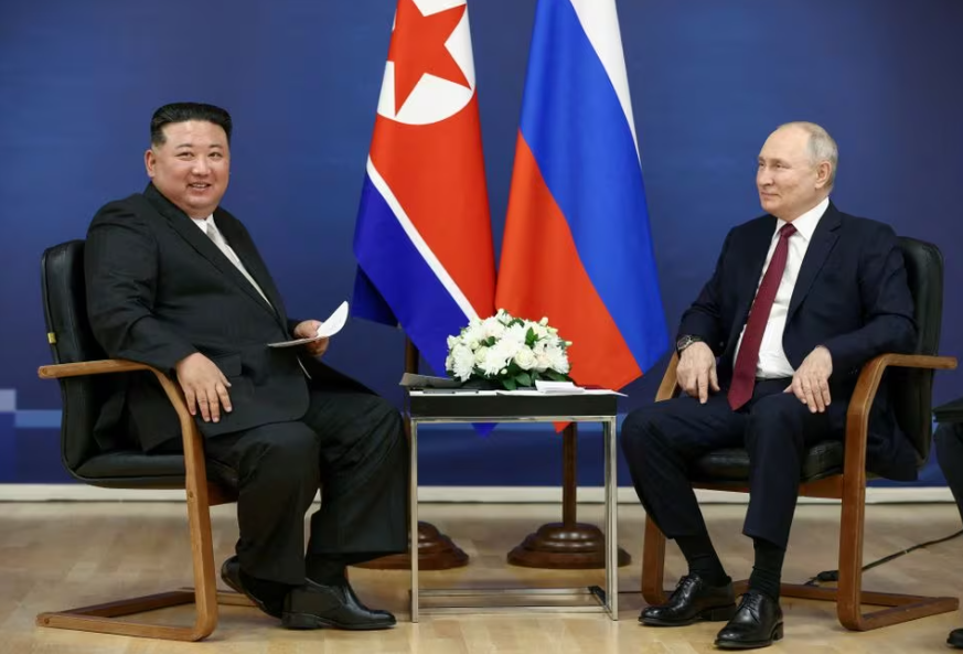 Ông Putin tặng ô tô sang cho ông Kim Jong-un- Ảnh 1.