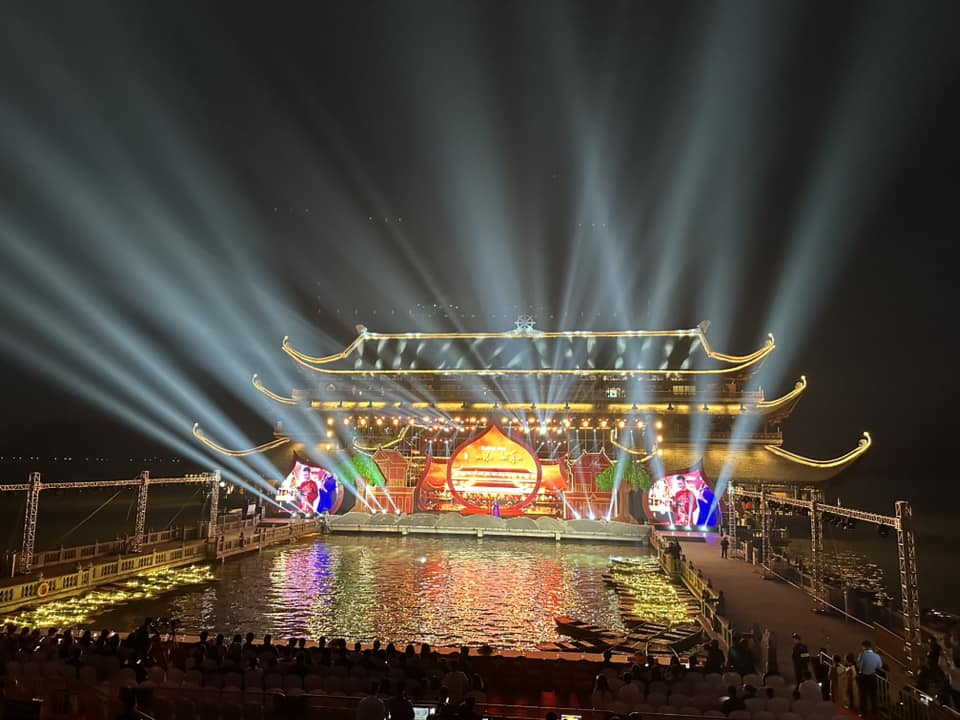 Nghìn người chen chân dự khai hội chùa Tam Chúc- Ảnh 6.